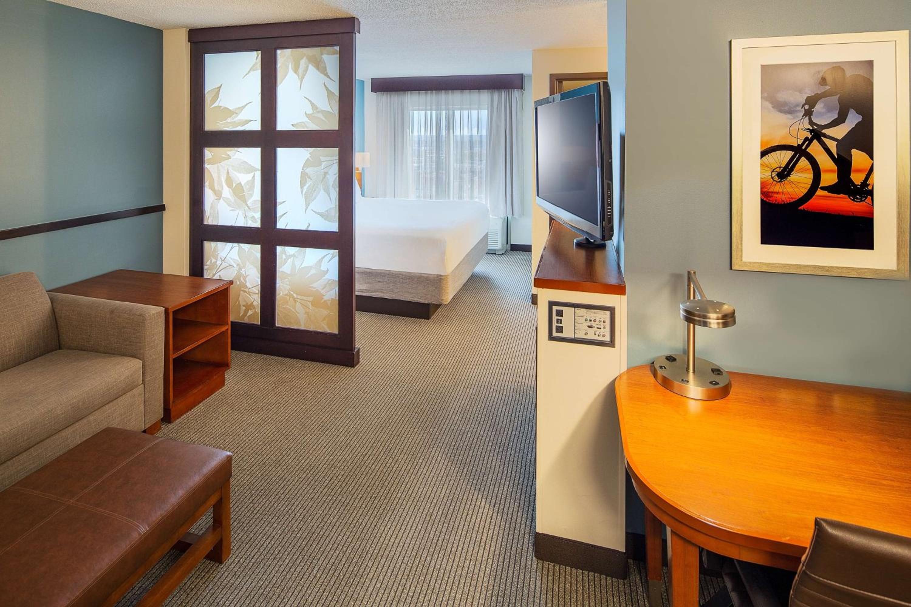 King Room with Sofa Bed - High Floor - Photo 3