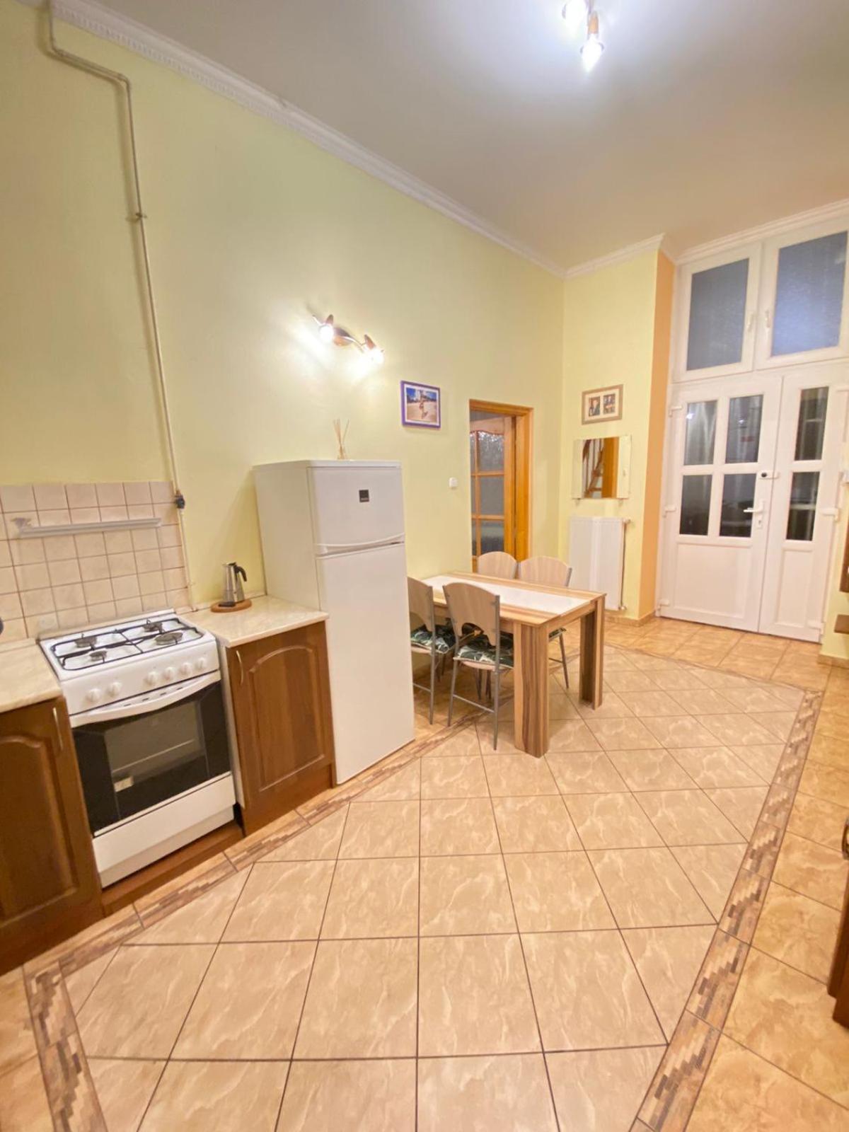 Two-Bedroom Apartment - Photo 31