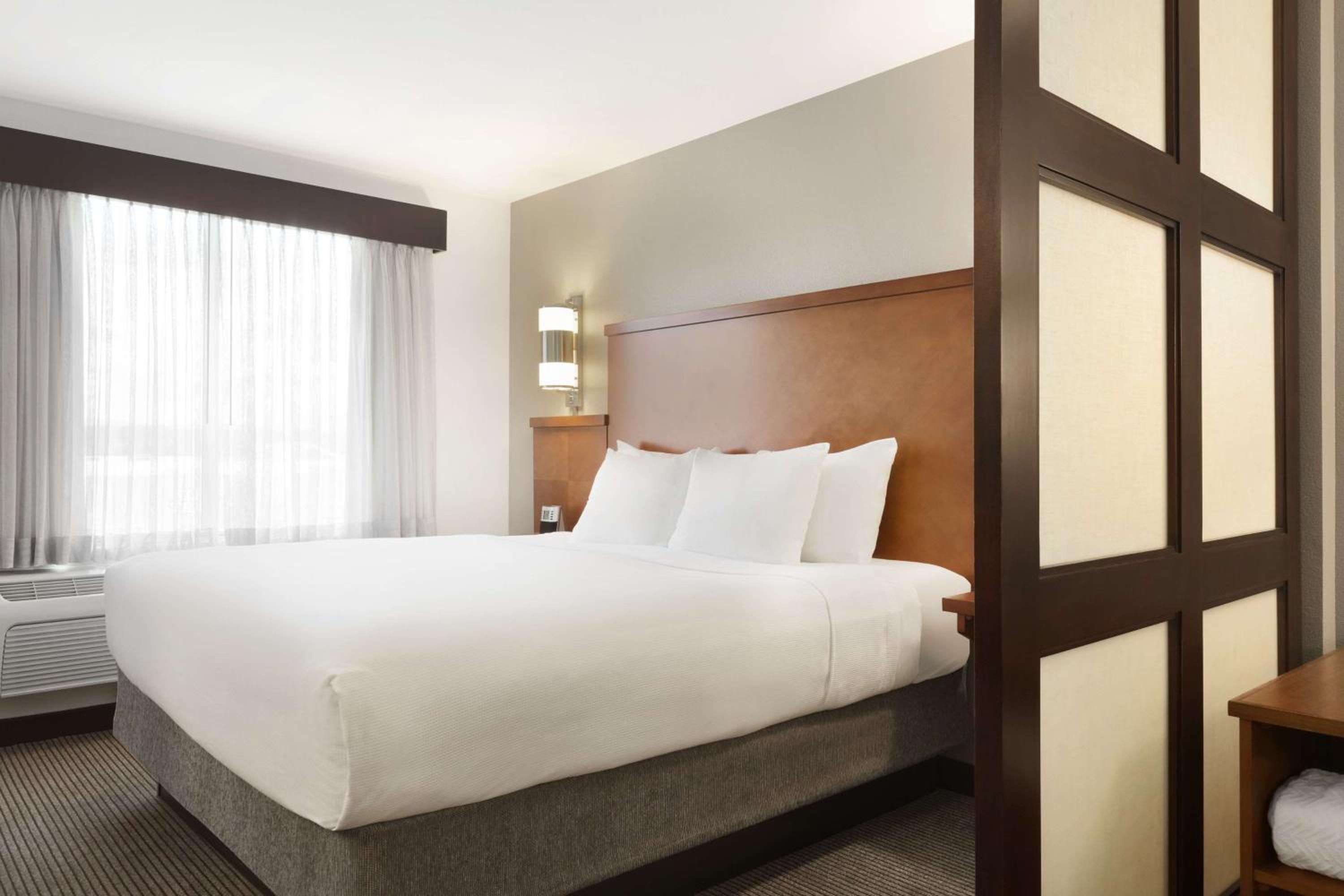 King Room with Sofa Bed - High Floor - Photo 6