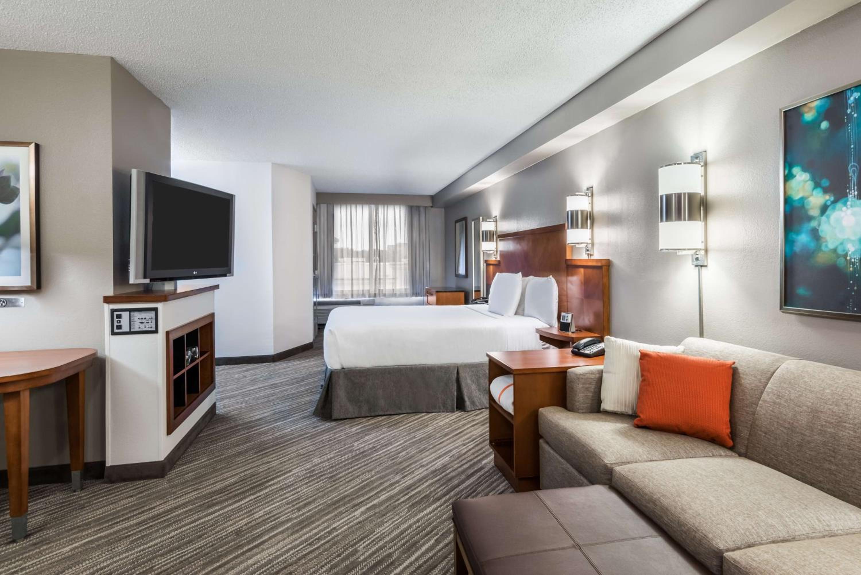 King Room with Roll-In Shower - Disability Access at Hyatt Place Bentonville Rogers in Rogers