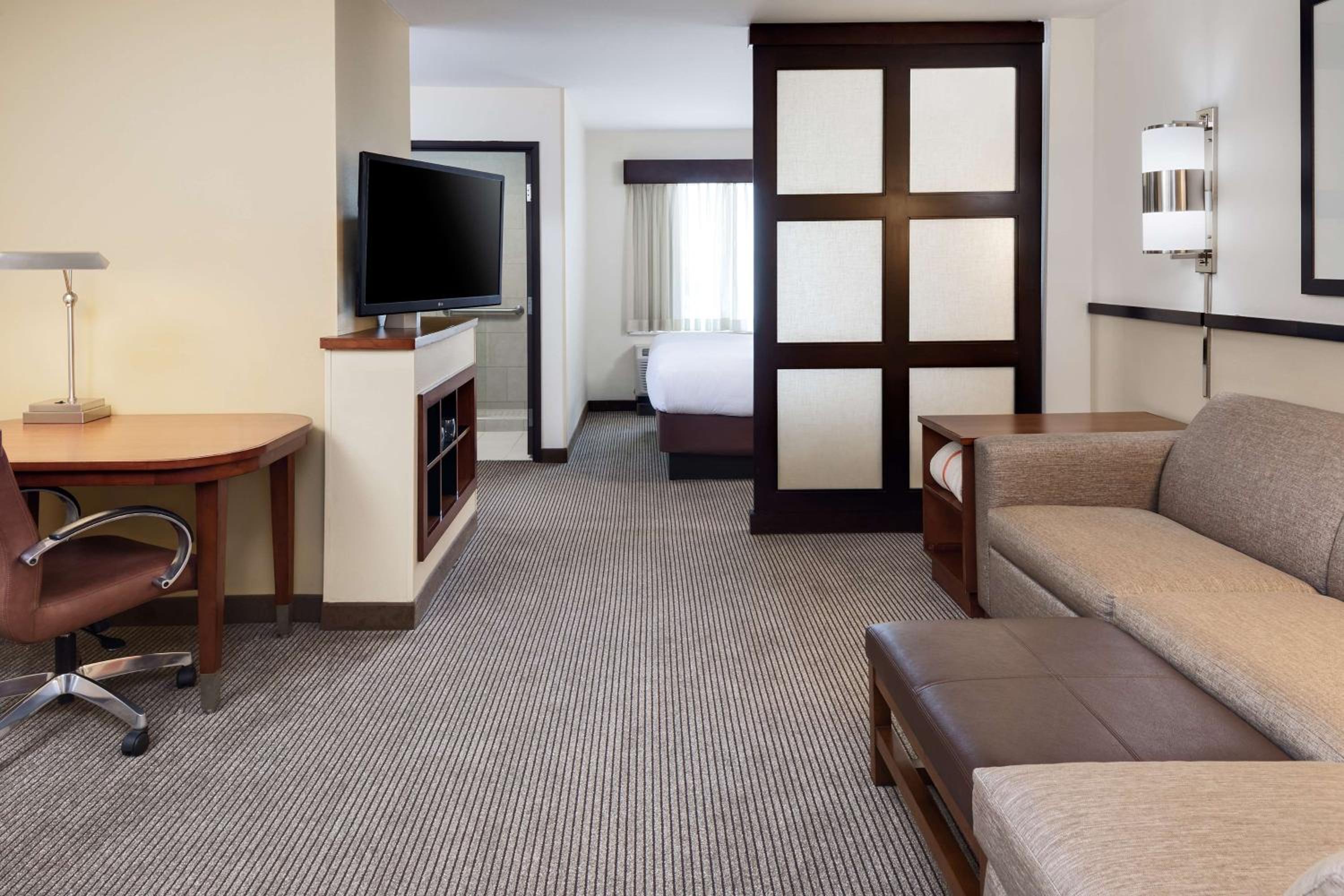 King Room with Sofa Bed - High Floor - Photo 3