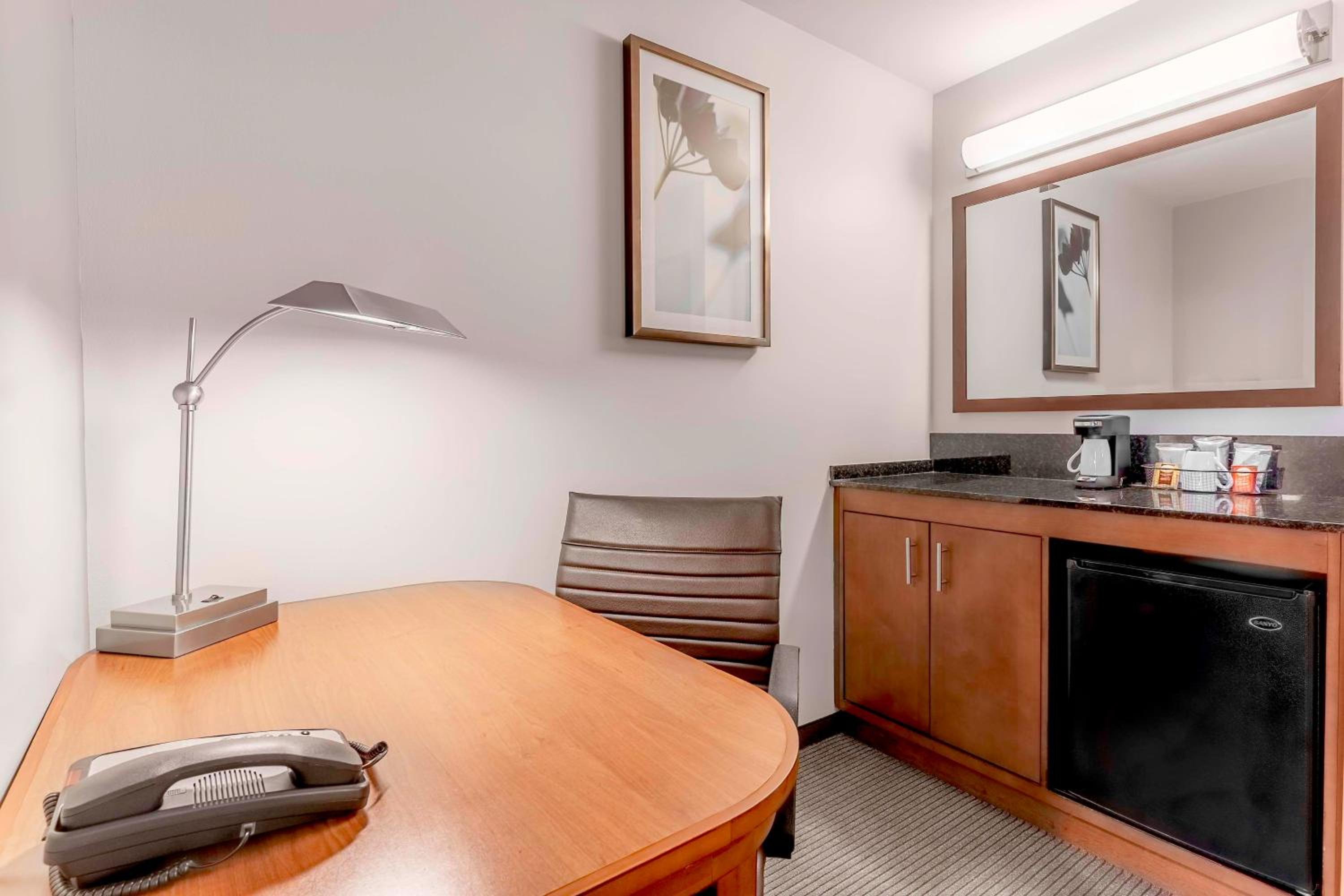 King Room with Sofa Bed - High Floor - Photo 8