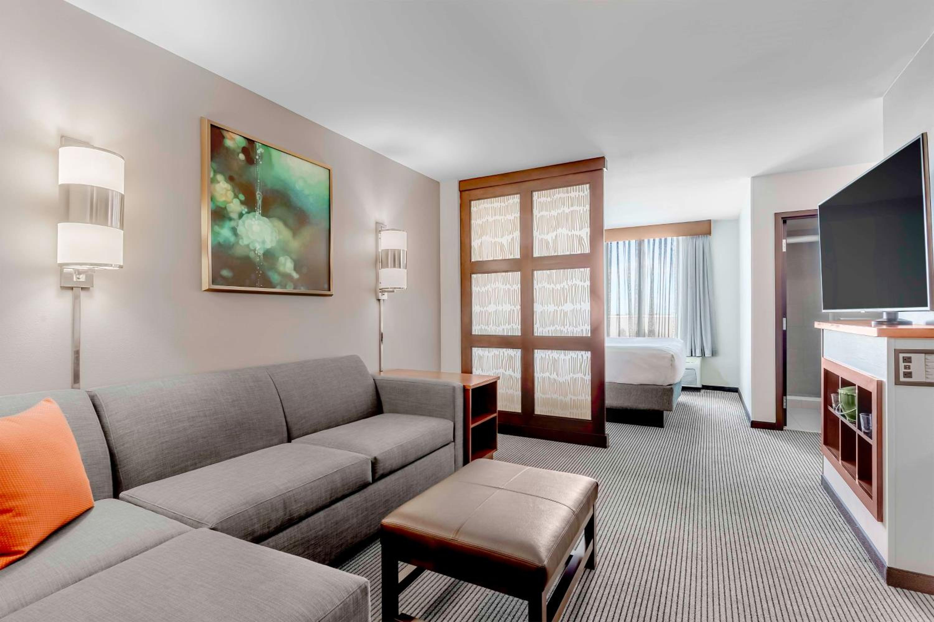 King Room with Sofa Bed - Photo 11