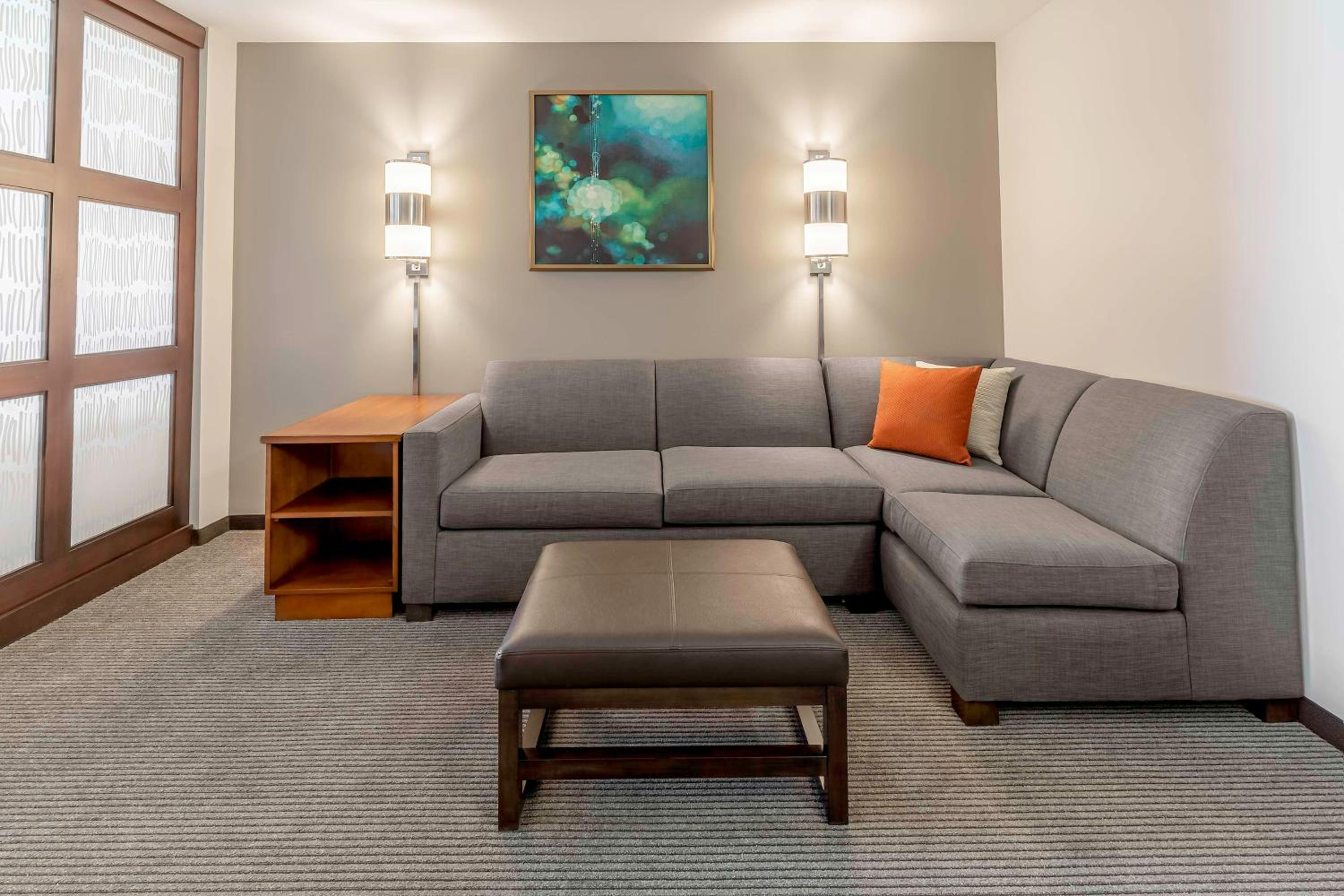 Queen Room with Two Queen Beds and Sofa Bed - High Floor - Photo 5