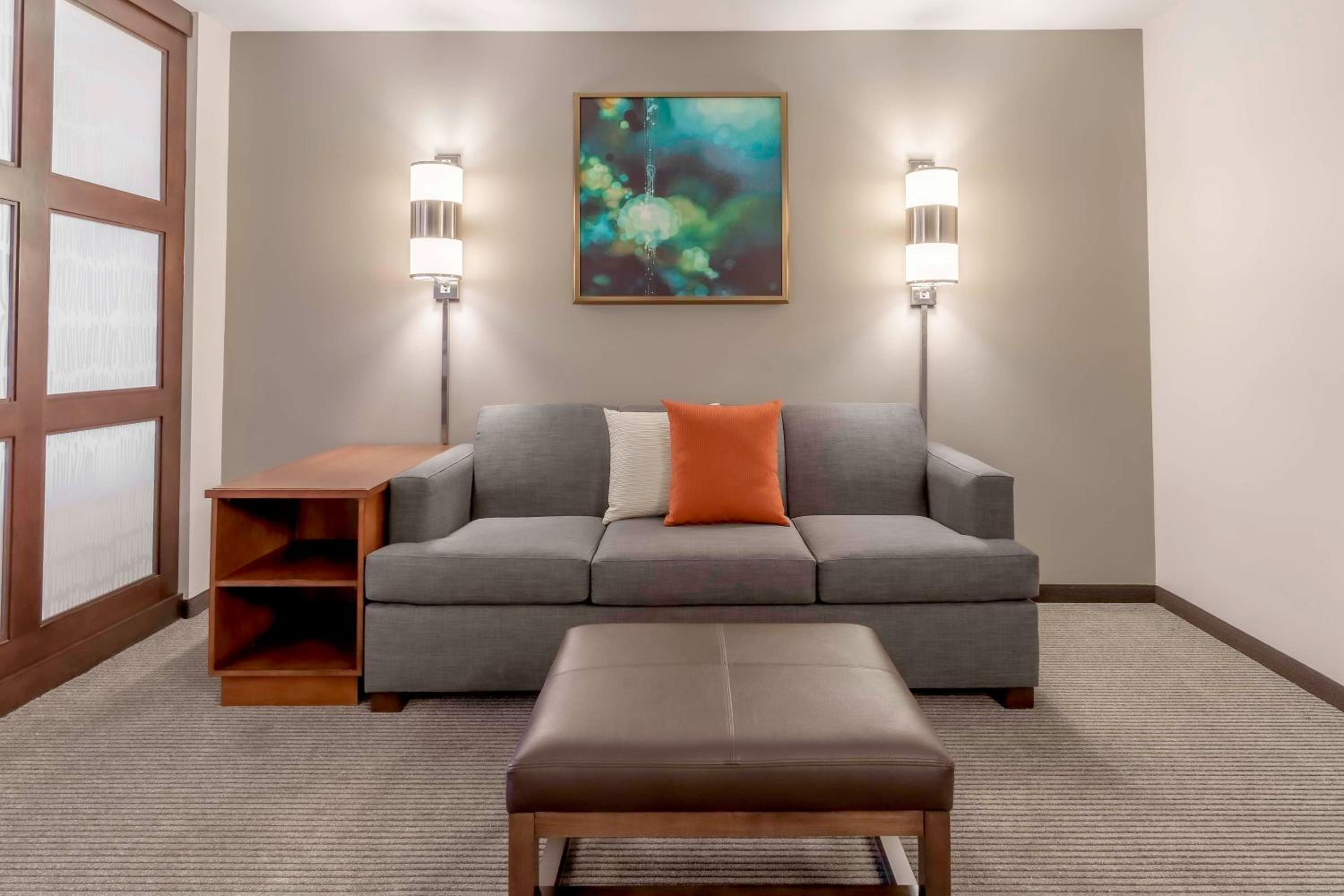 Queen Room with Two Queen Beds, Sofa Bed and Accessible Tub - Photo 2