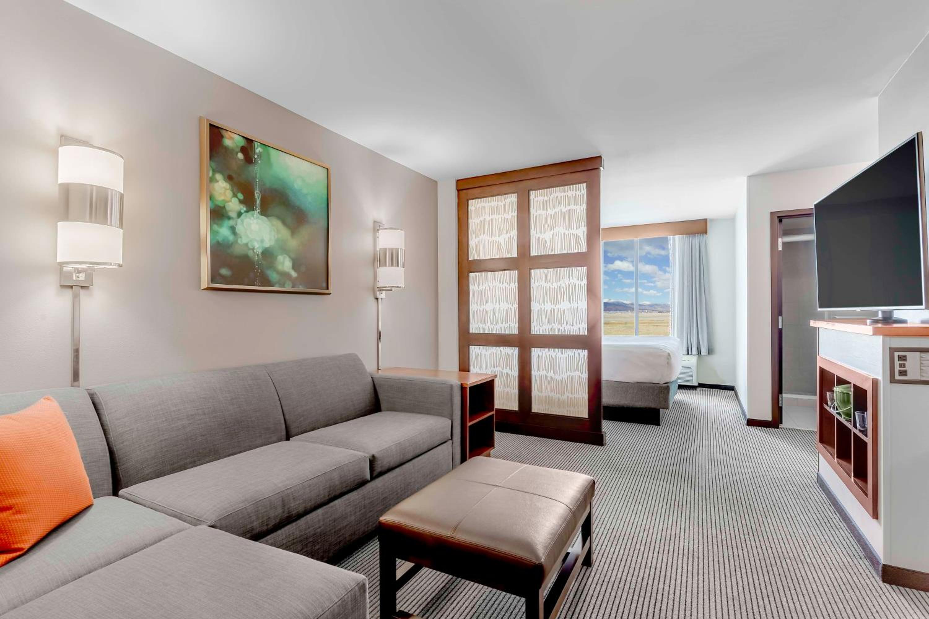 King Room with Sofa Bed - High Floor - Photo 4
