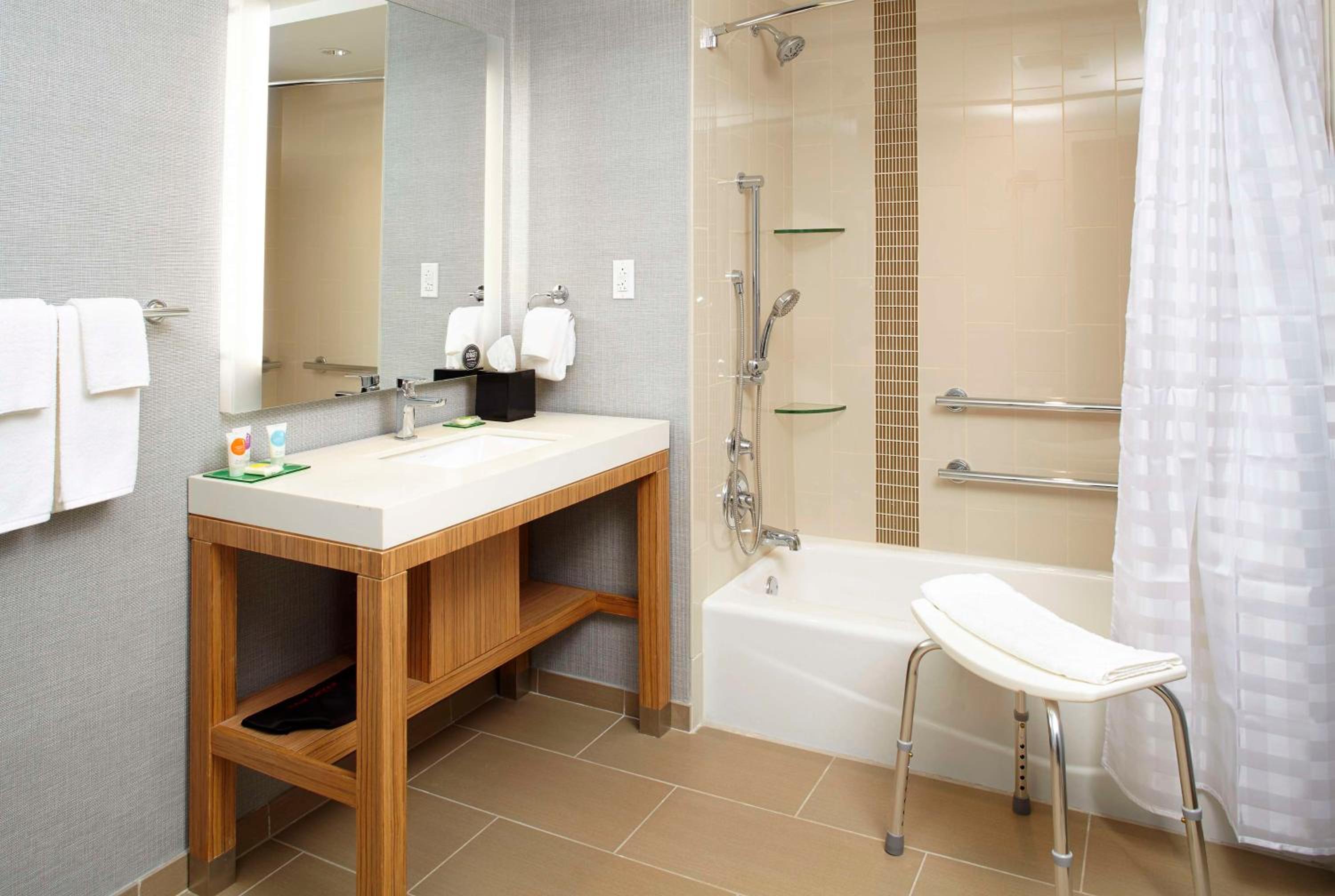 Queen Room with Two Queen Beds, Sofa Bed and Accessible Tub photo 3