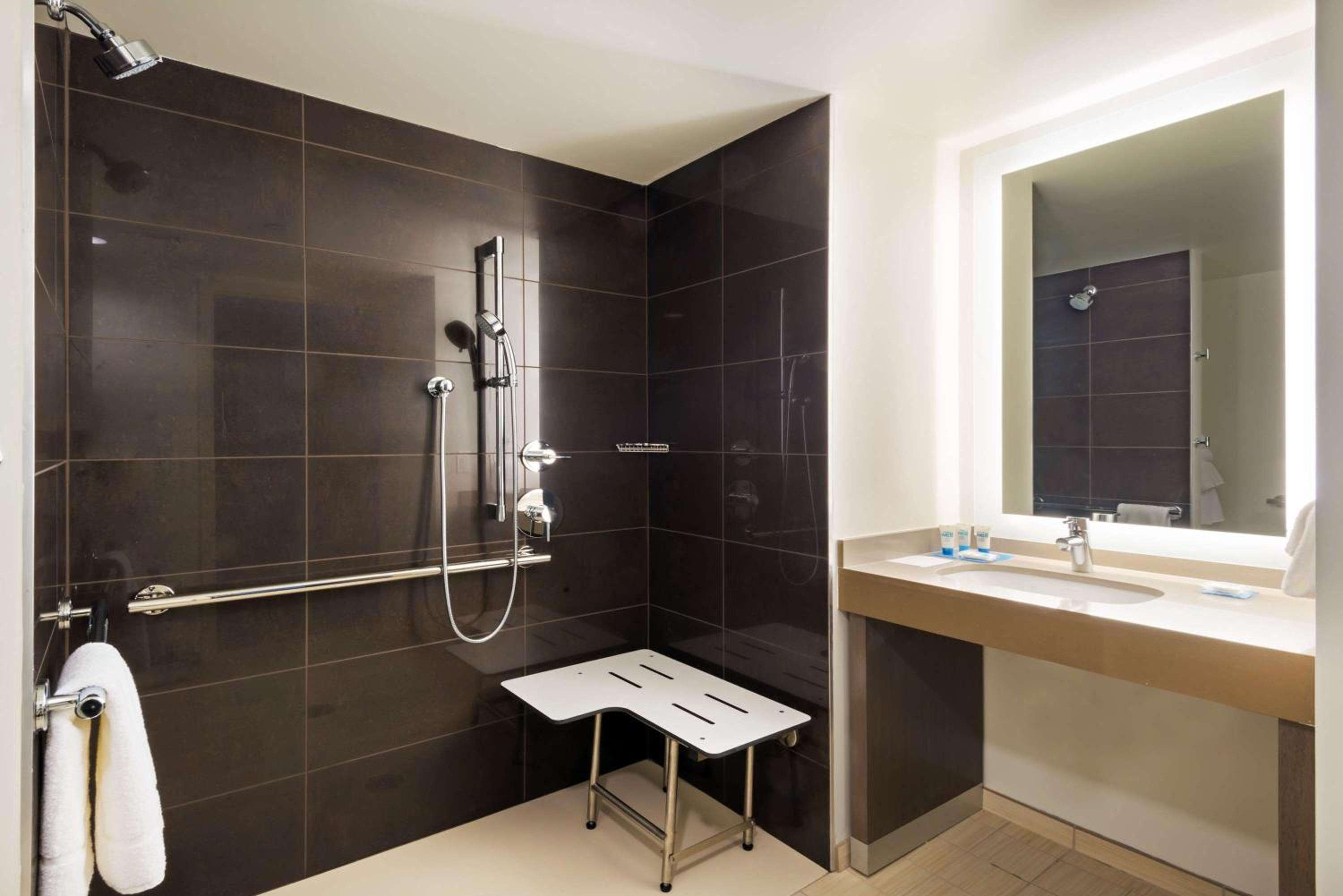 King Studio with Roll-In Shower - Disability Access