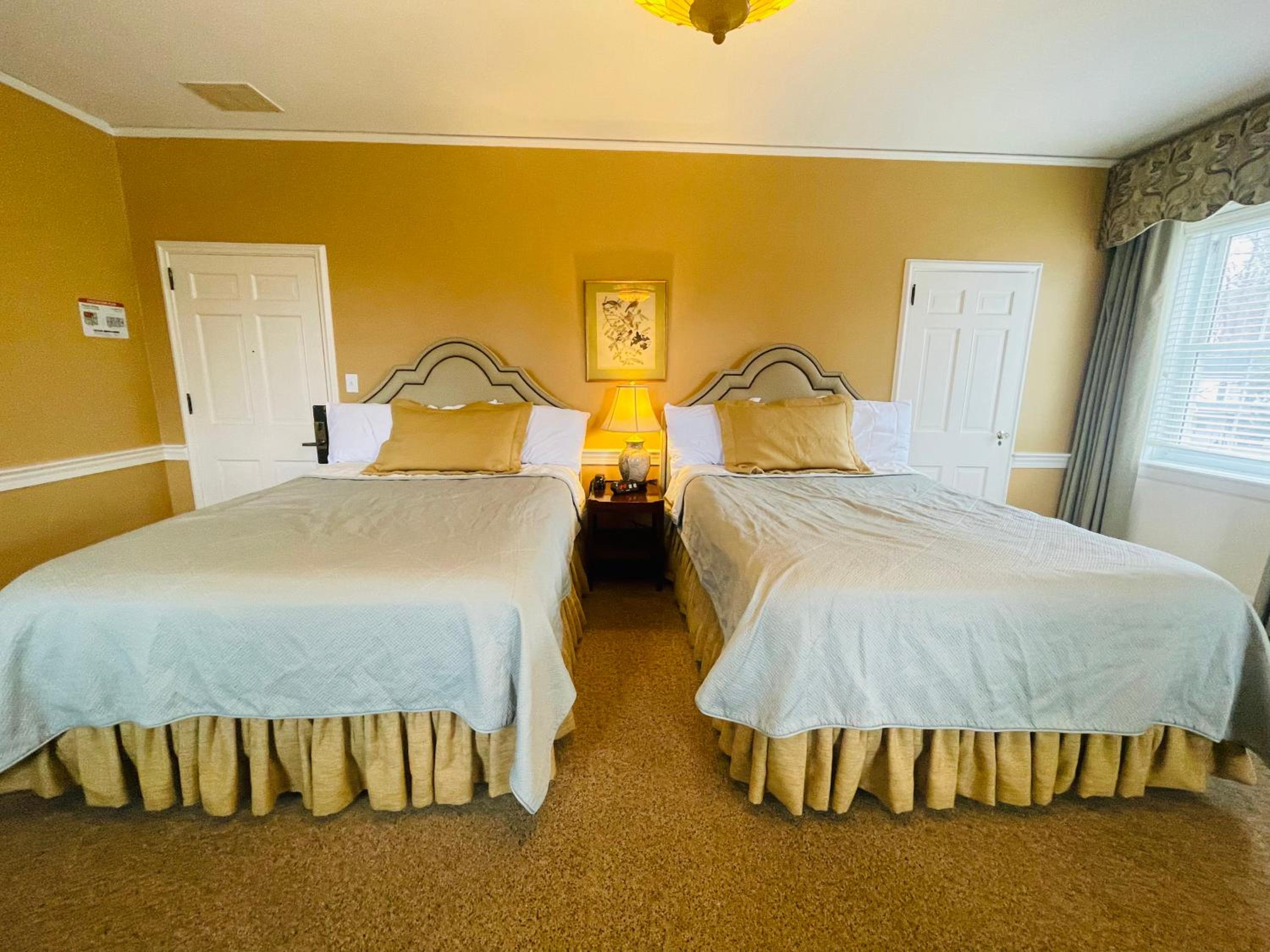 Superior Queen Room with Two Queen Beds - Photo 3