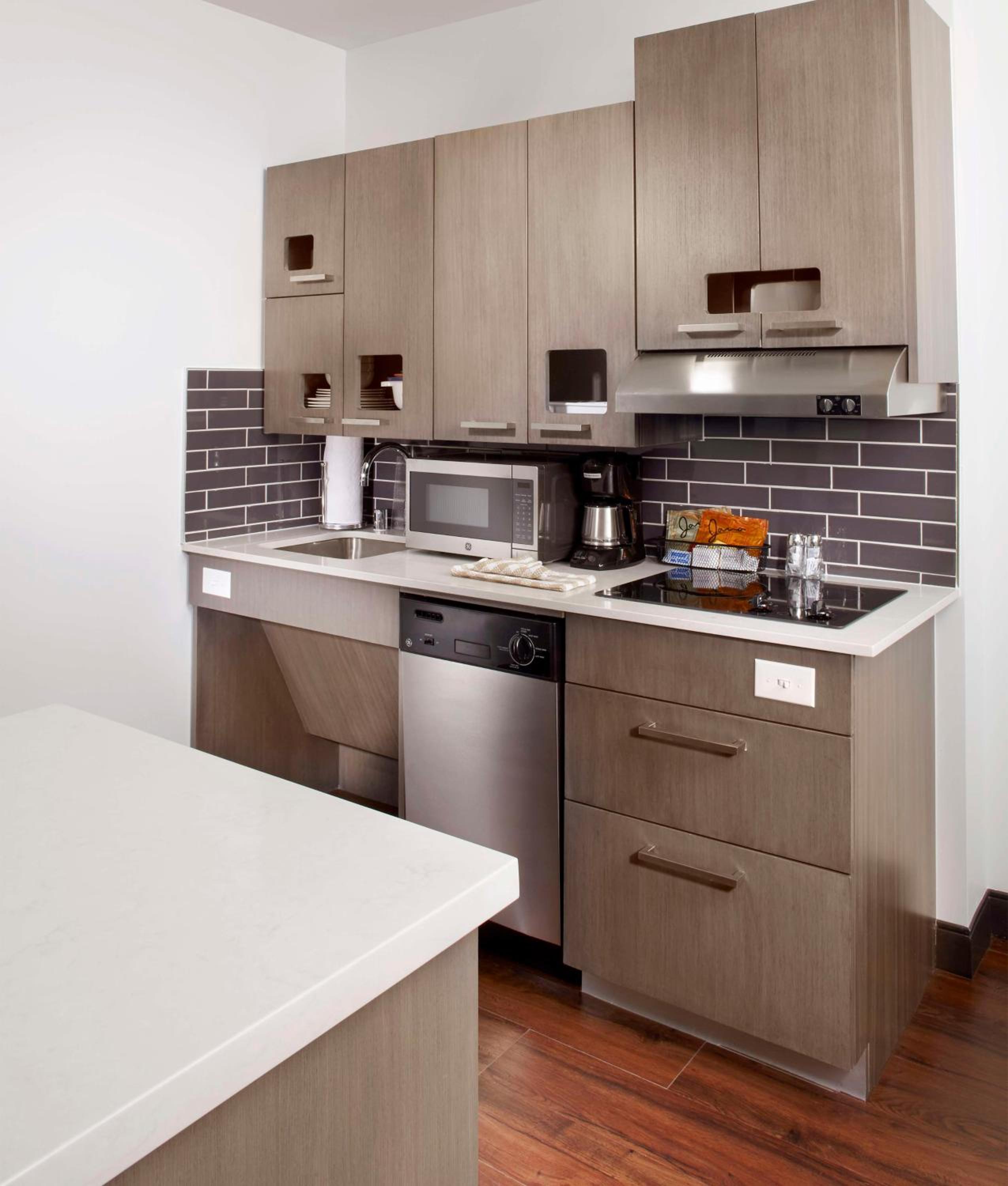 King Studio Suite with Kitchen and Sofa Bed photo 2