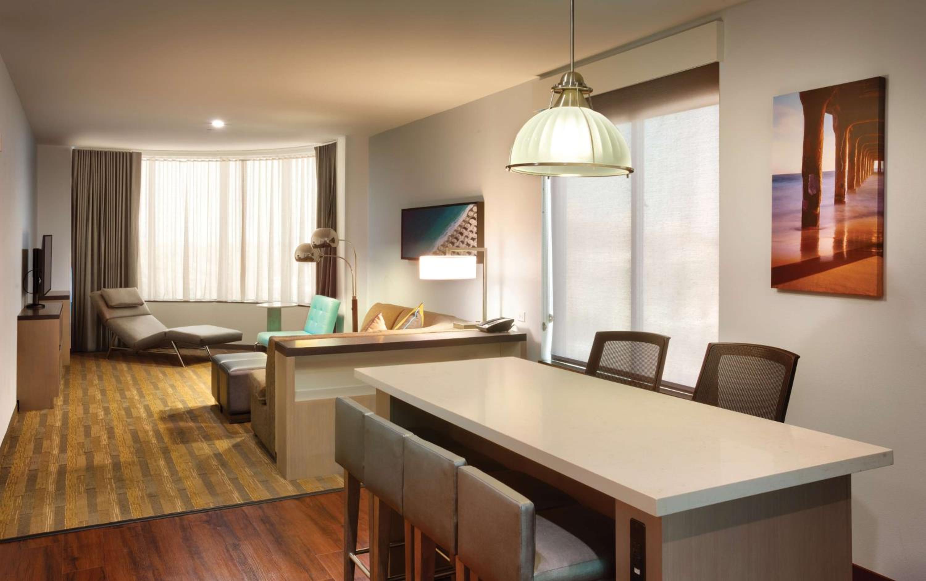 One-Bedroom Specialty Suite with Two Queen Beds, Kitchen and Sofa Bed photo 3