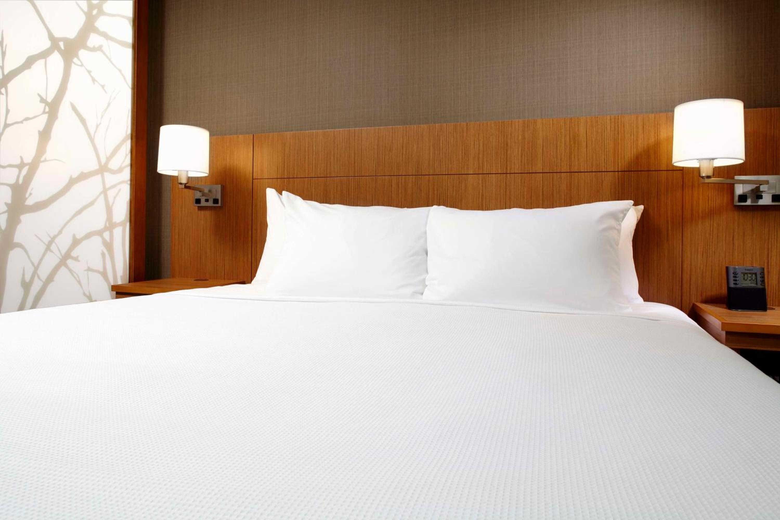 King Room with Sofa Bed - High Floor photo 2