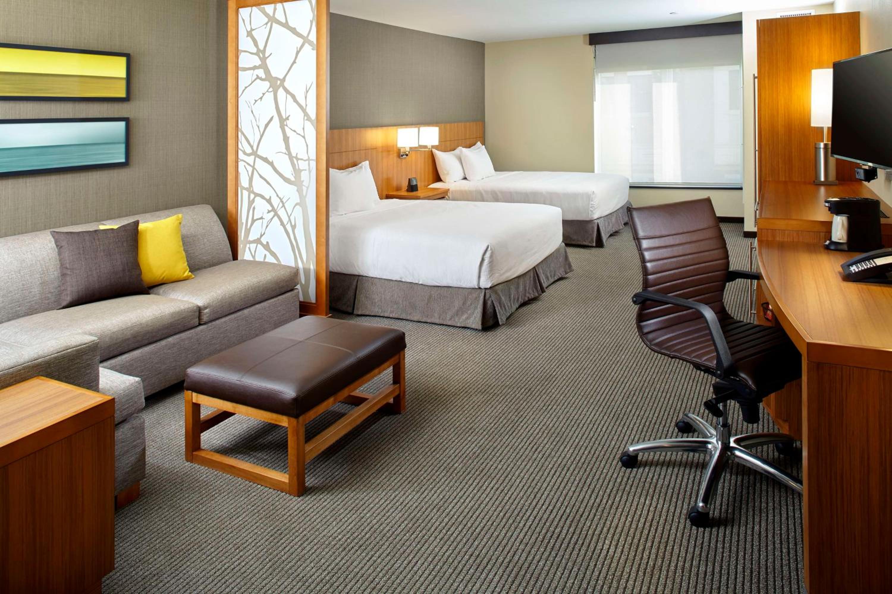 Queen Room with Two Queen Beds and Roll-In Shower - Disability Access