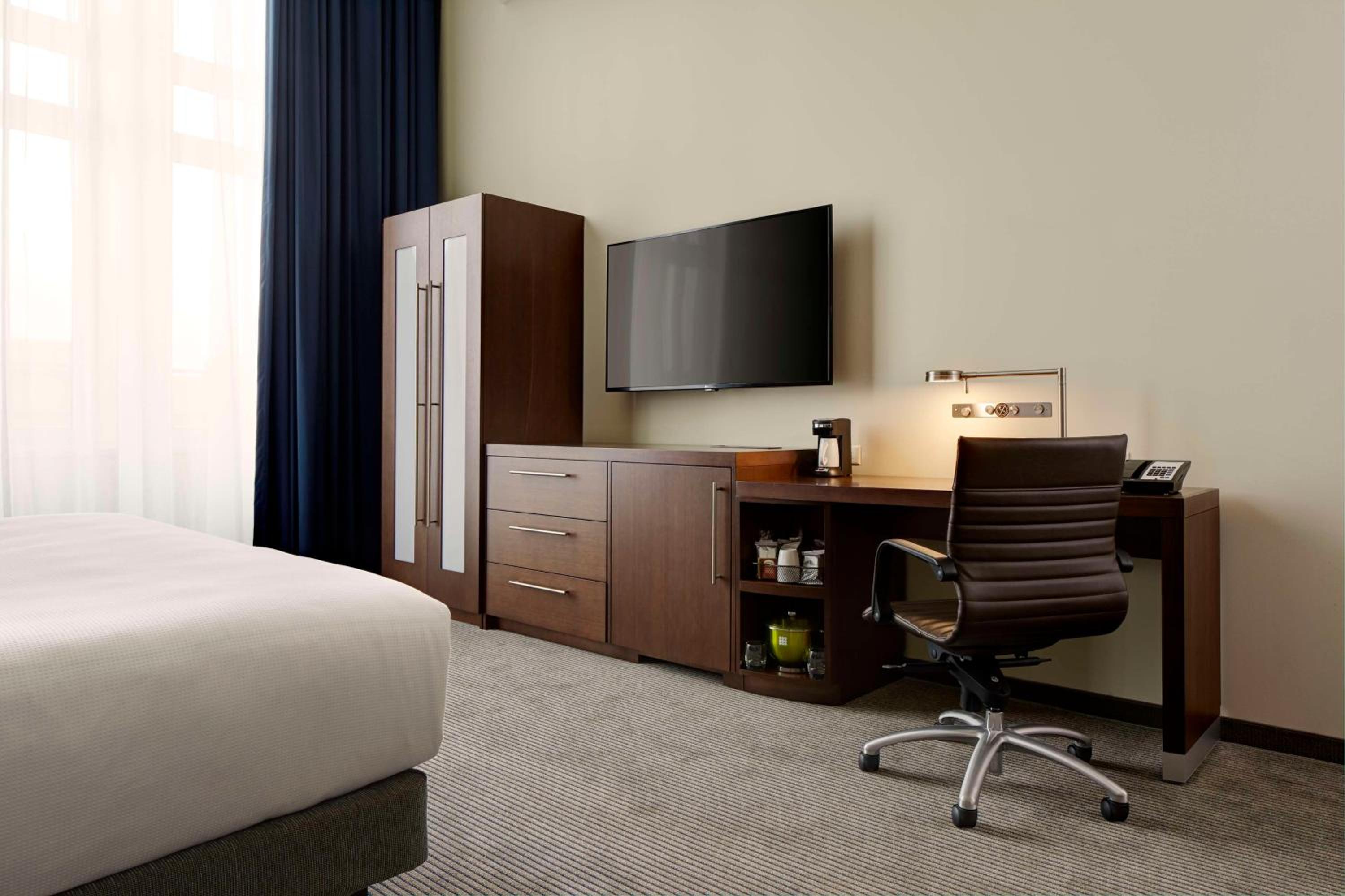 Queen Room with Two Queen Beds and Sofa Bed photo 2
