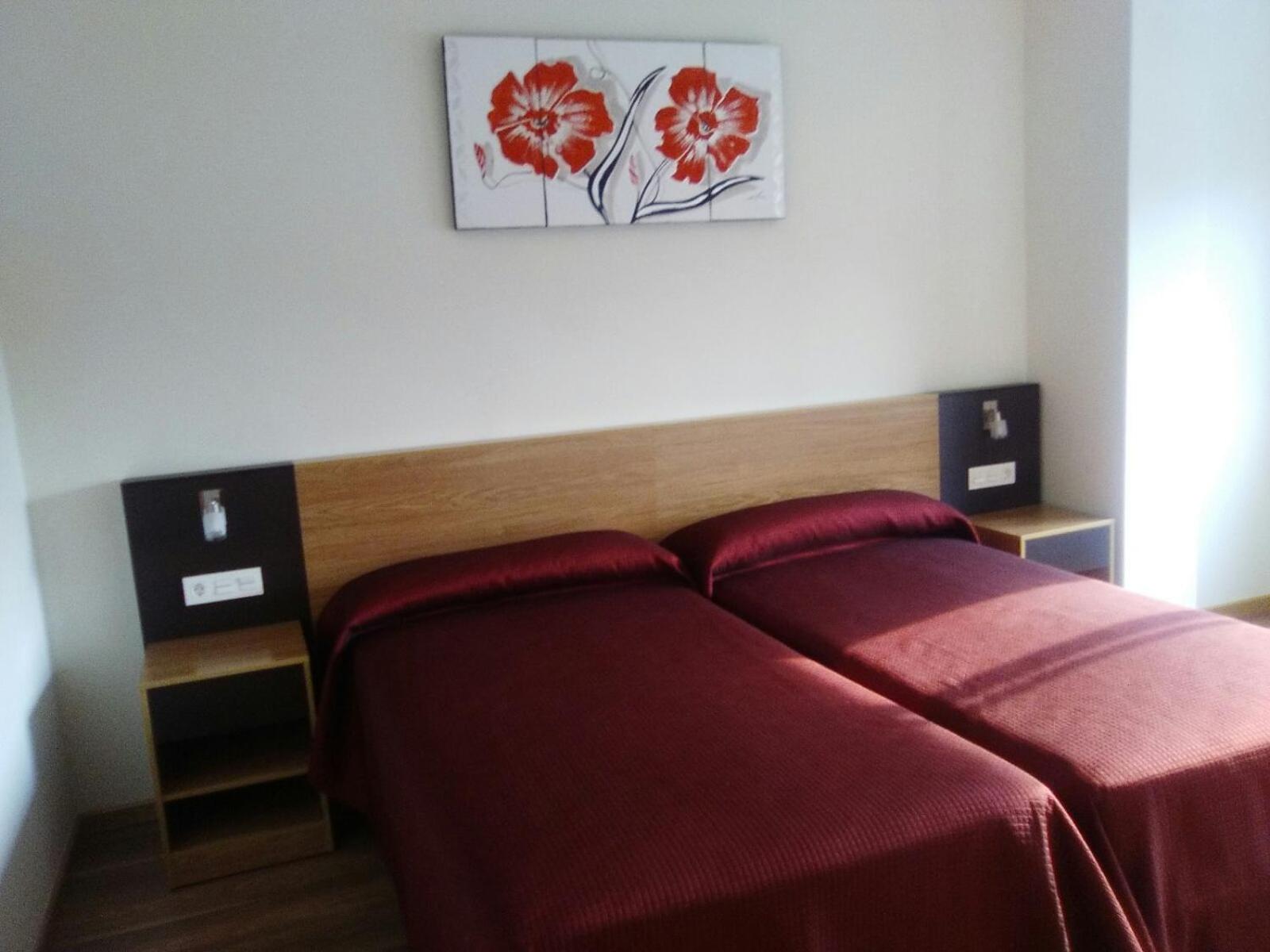 Twin Room With Private Bathroom - Photo 5