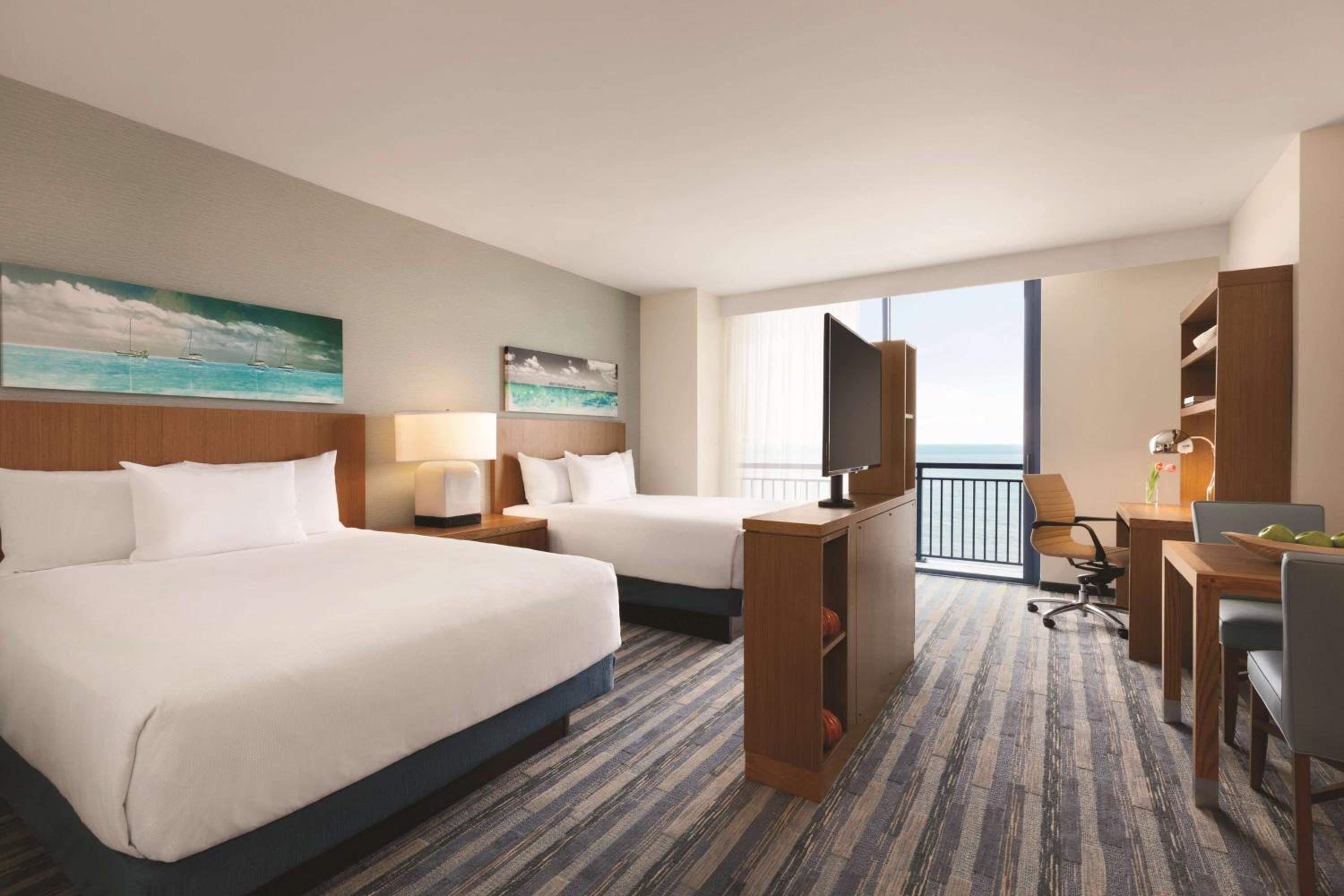 Oceanfront Studio Suite with Two Queen Beds and Sofa Bed - High Floor - Photo 1
