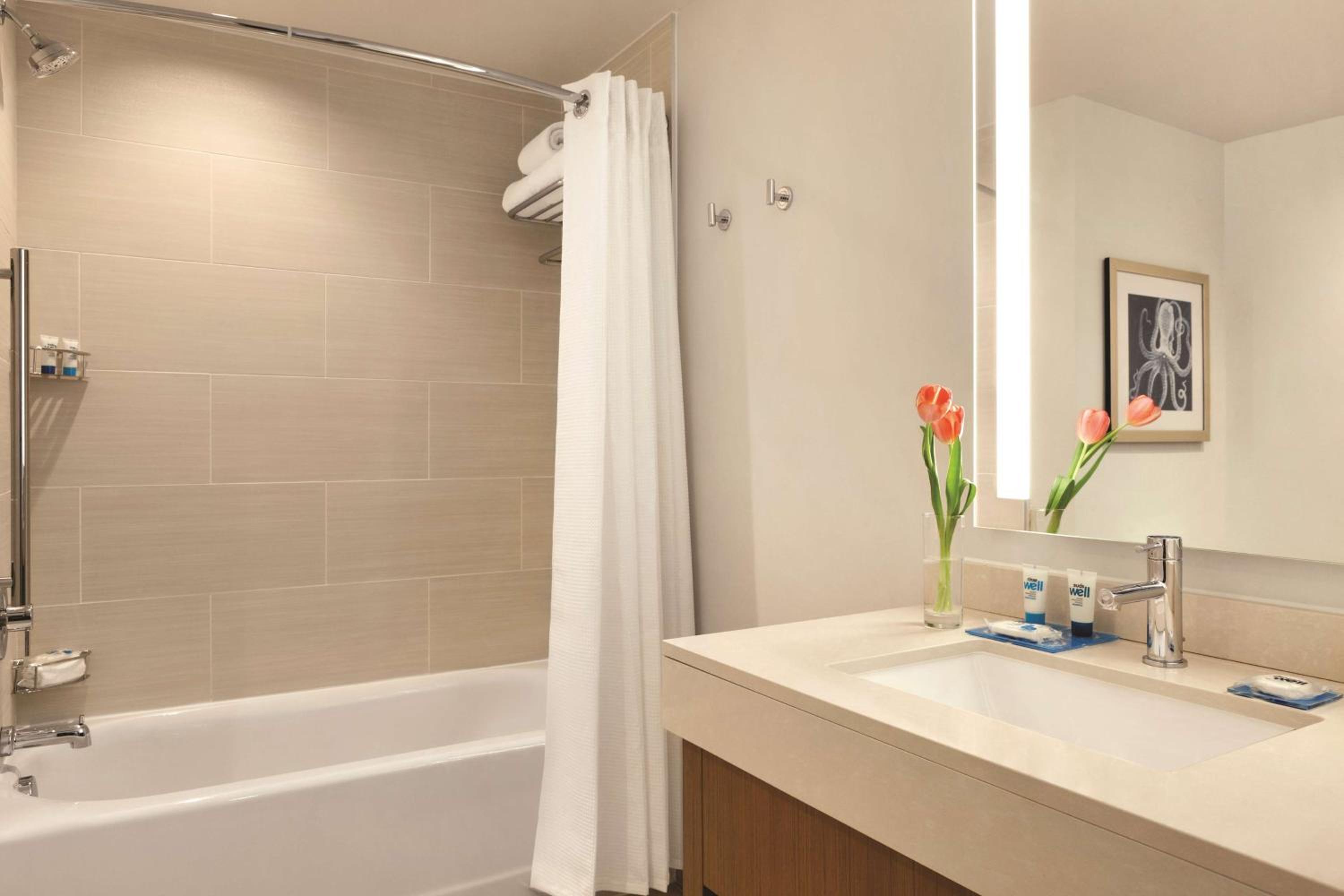 Oceanfront King Studio Suite with Sofa Bed - Photo 2