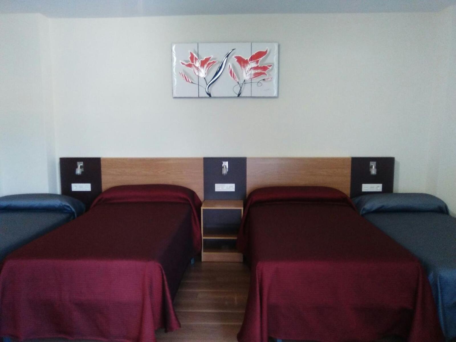 Quadruple Room With Private Bathroom - Photo 2
