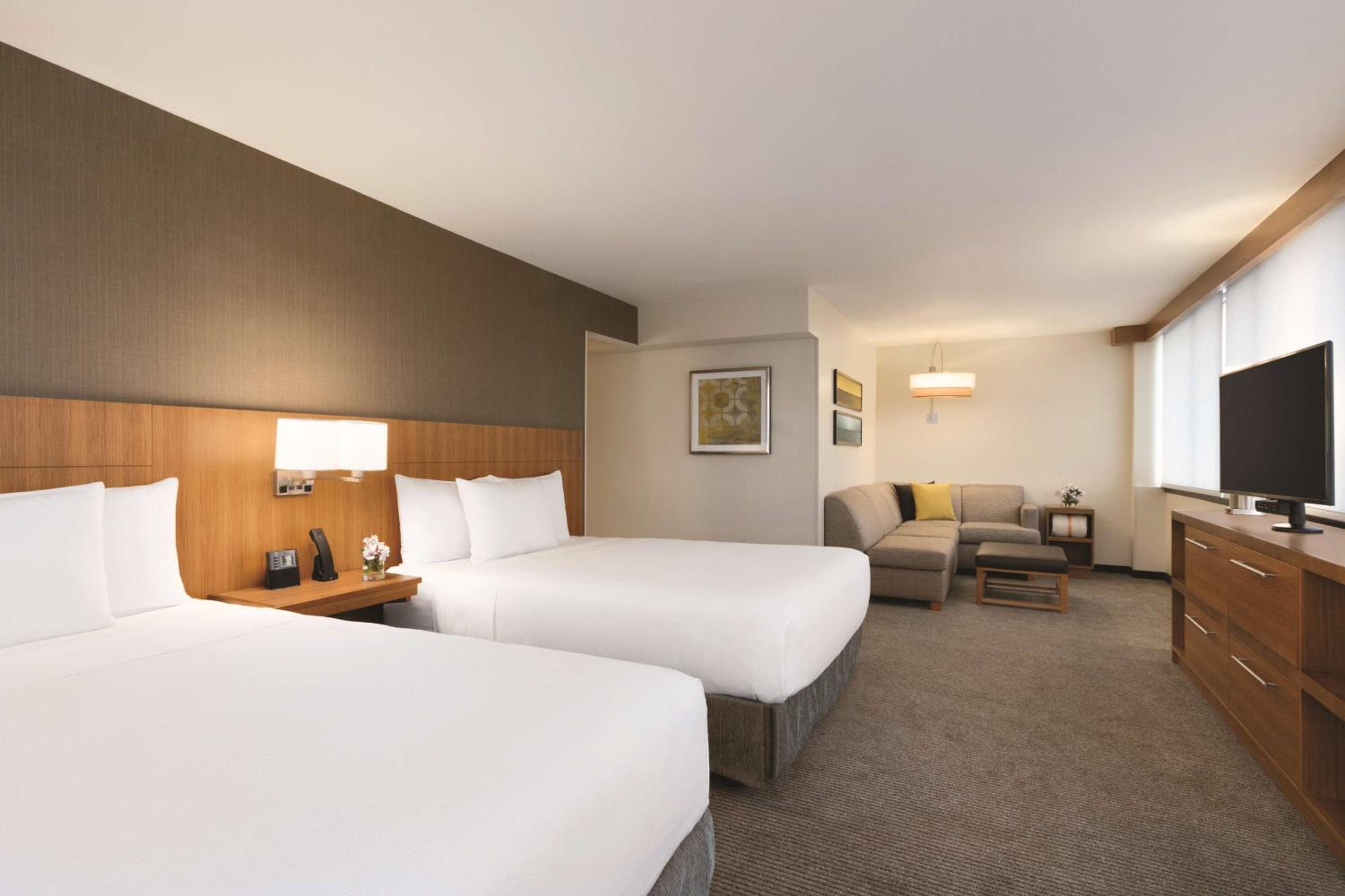 Queen Room with Two Queen Beds and Sofa Bed - Photo 3