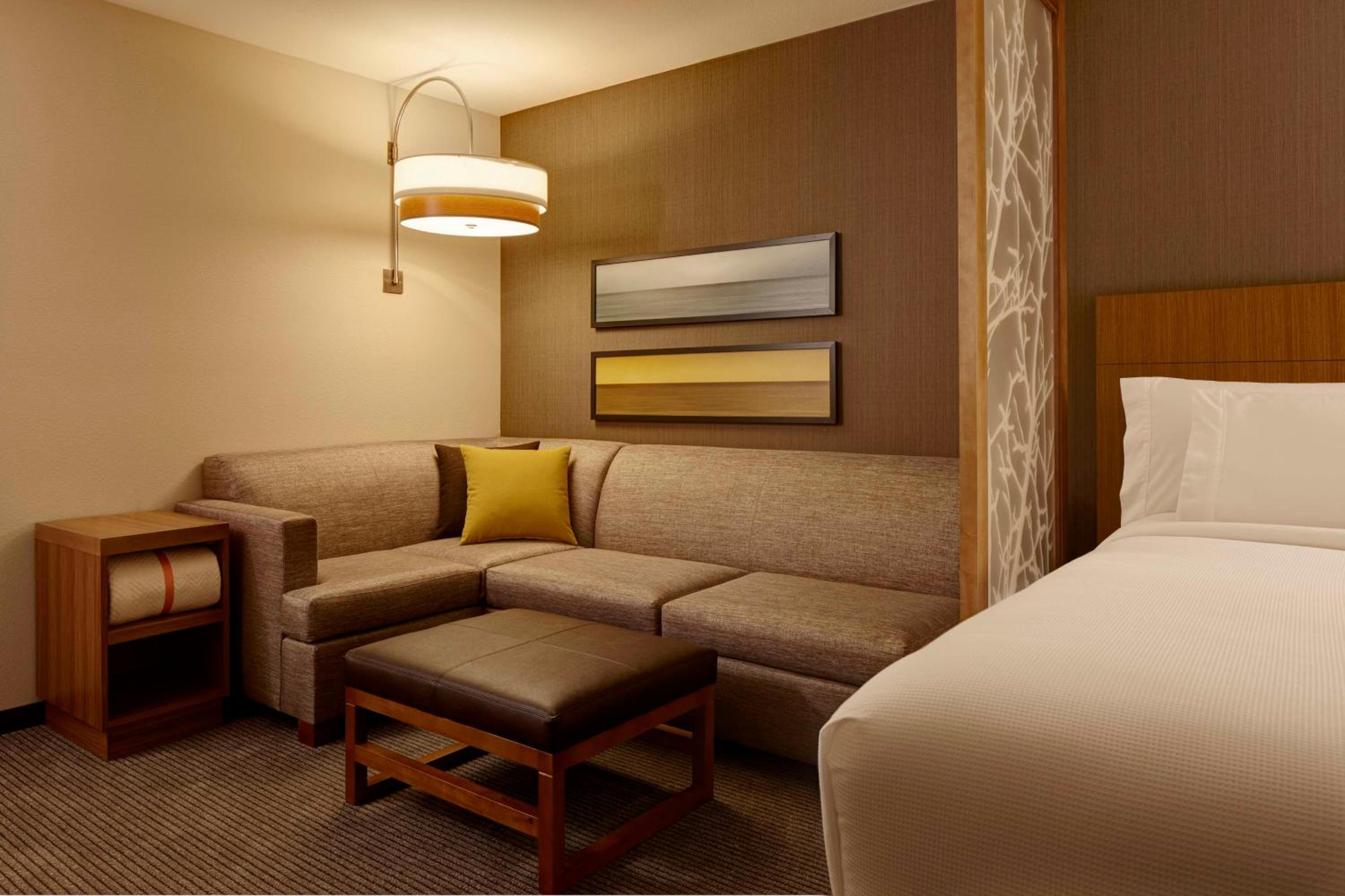 Standard Queen Room with Sofa Bed photo 1