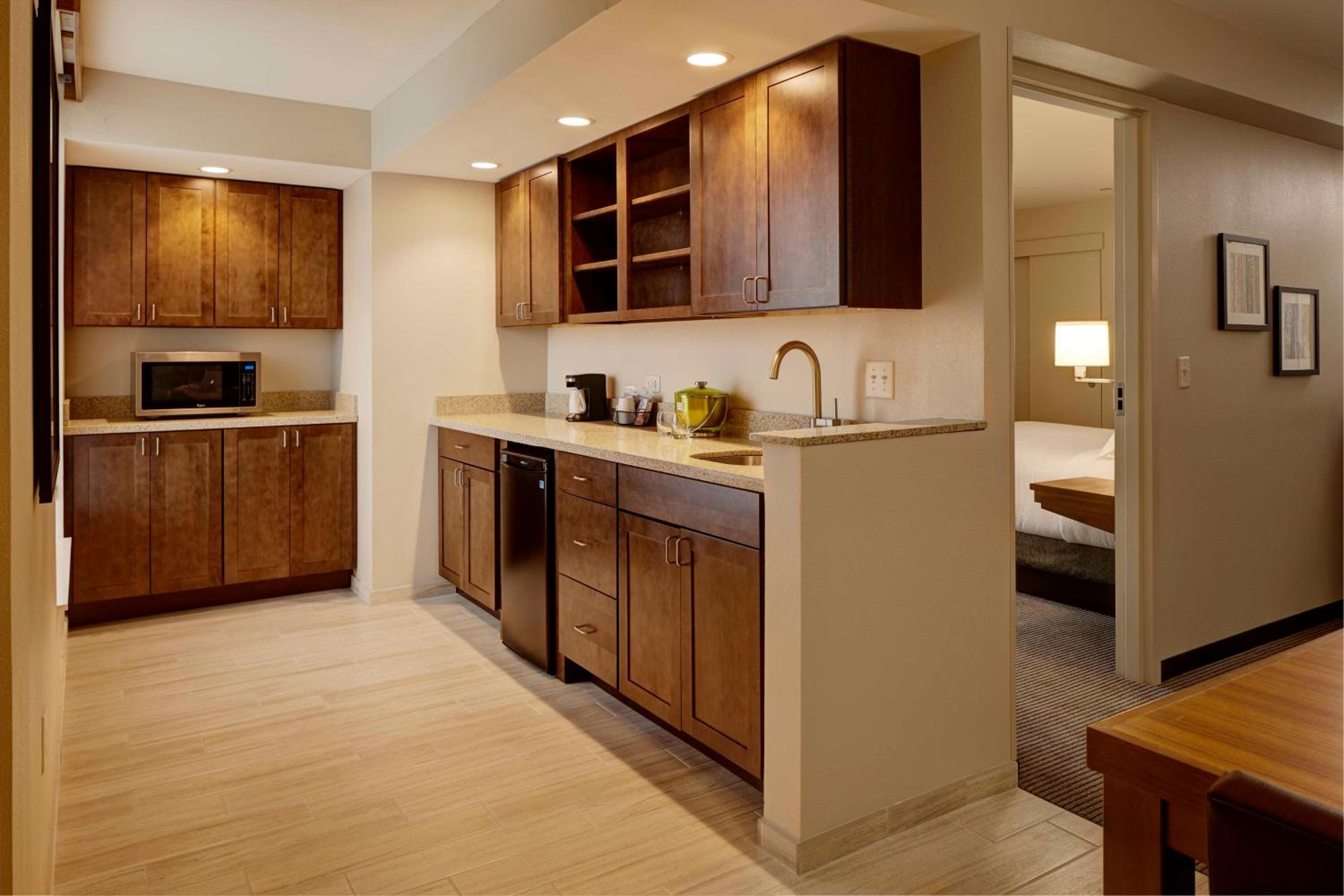 King Suite with Roll-In Shower - Disability Access photo 3