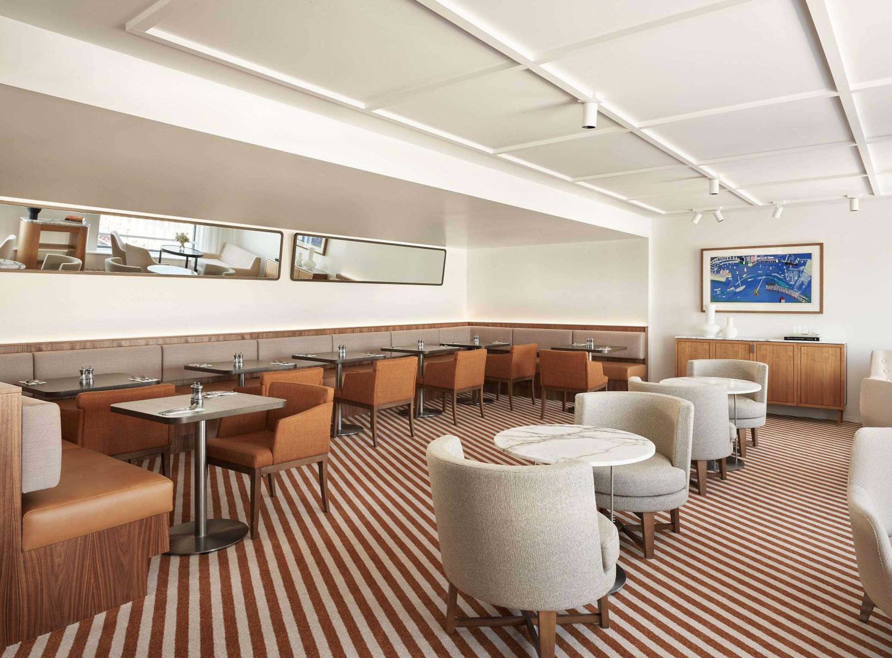 King Room with Darling Harbor View - Club Access thumbnail 6