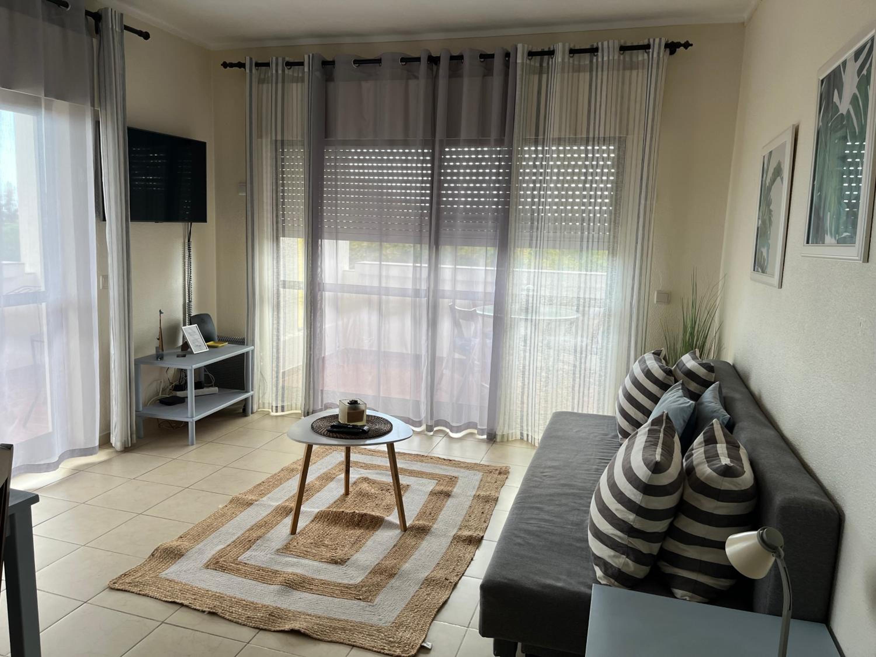 One-Bedroom Apartment - Photo 1