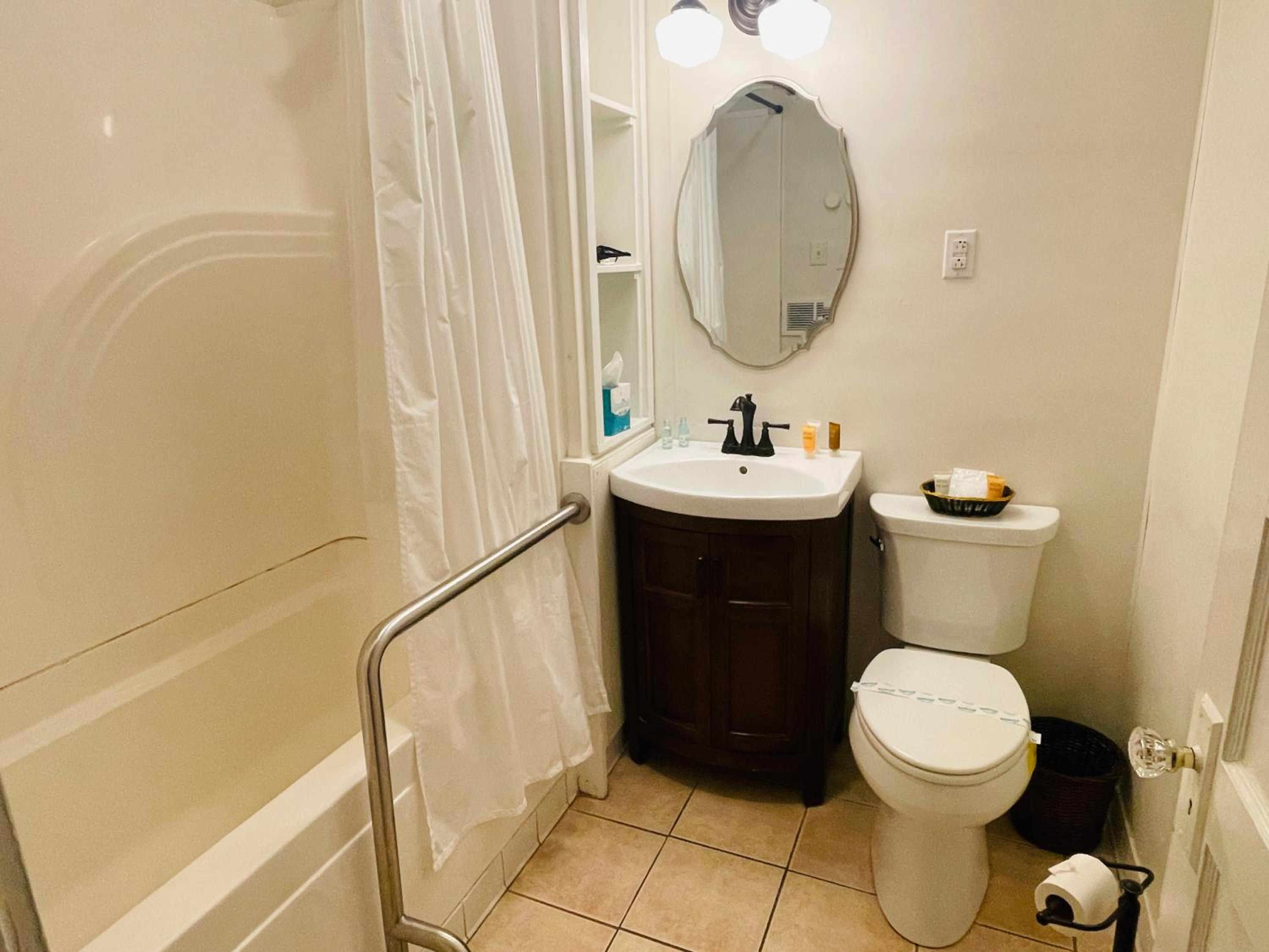 Superior Suite - Photo 17