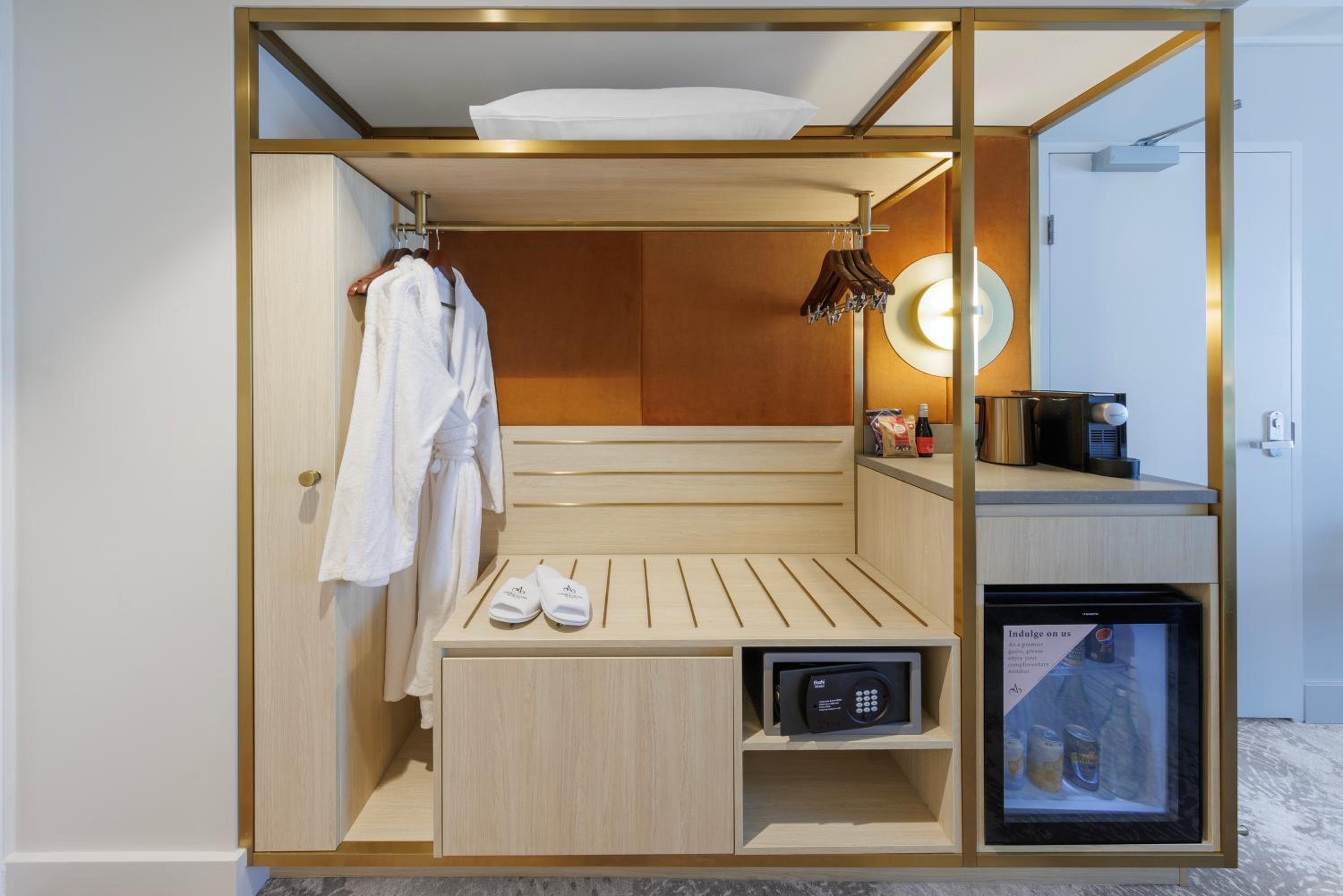 Amora Premier King Balcony