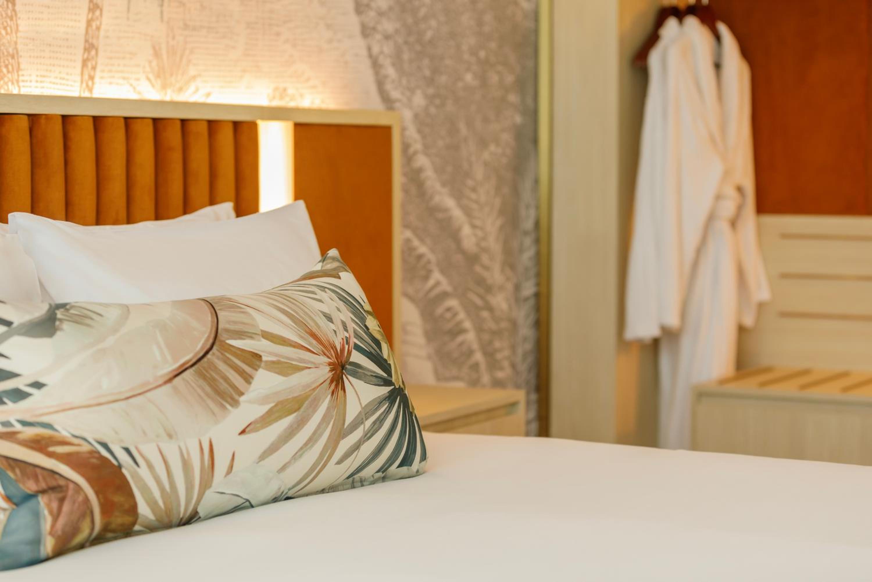 Amora Balcony Suite
