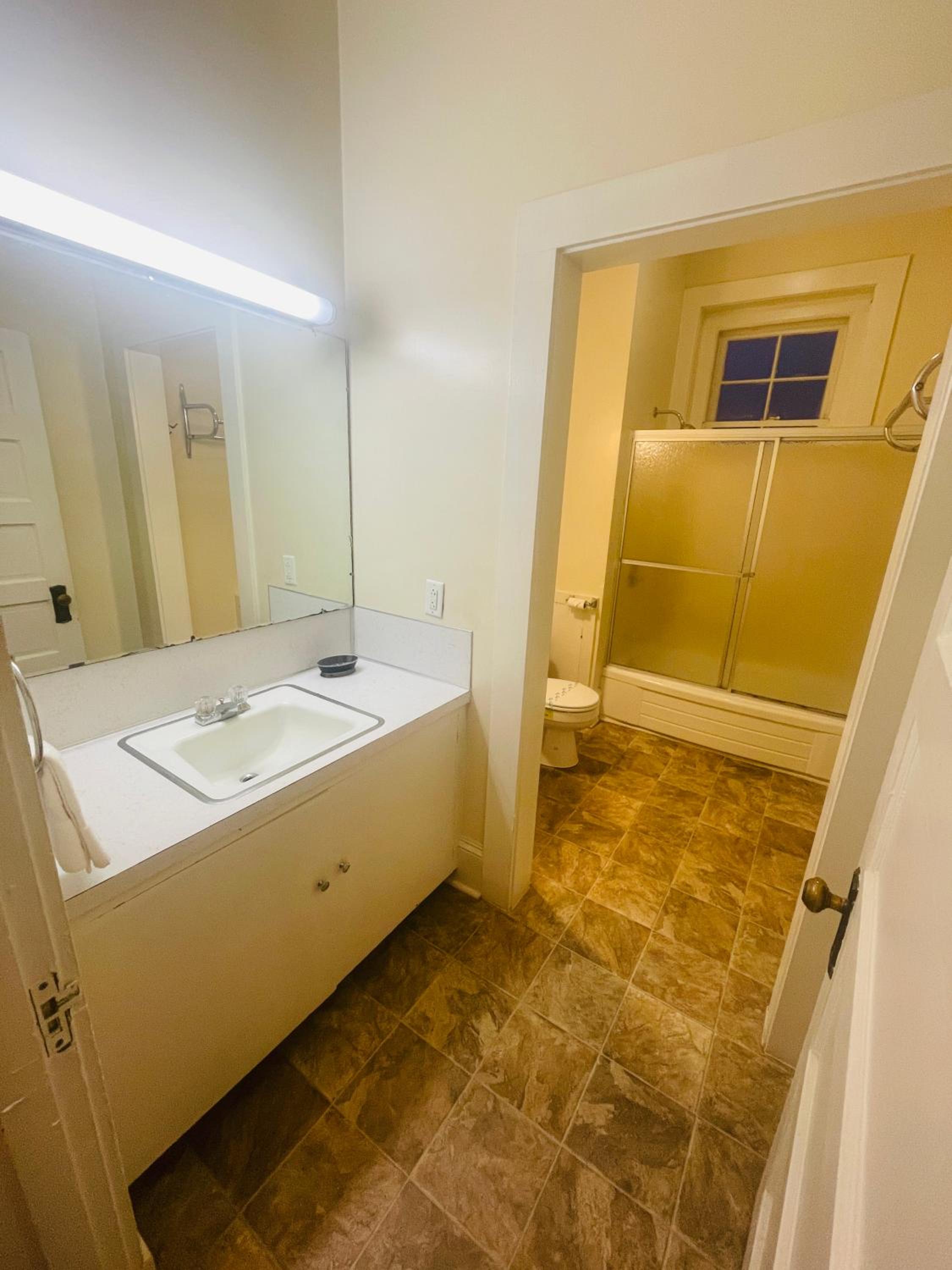 Three-Bedroom Apartment - Photo 4