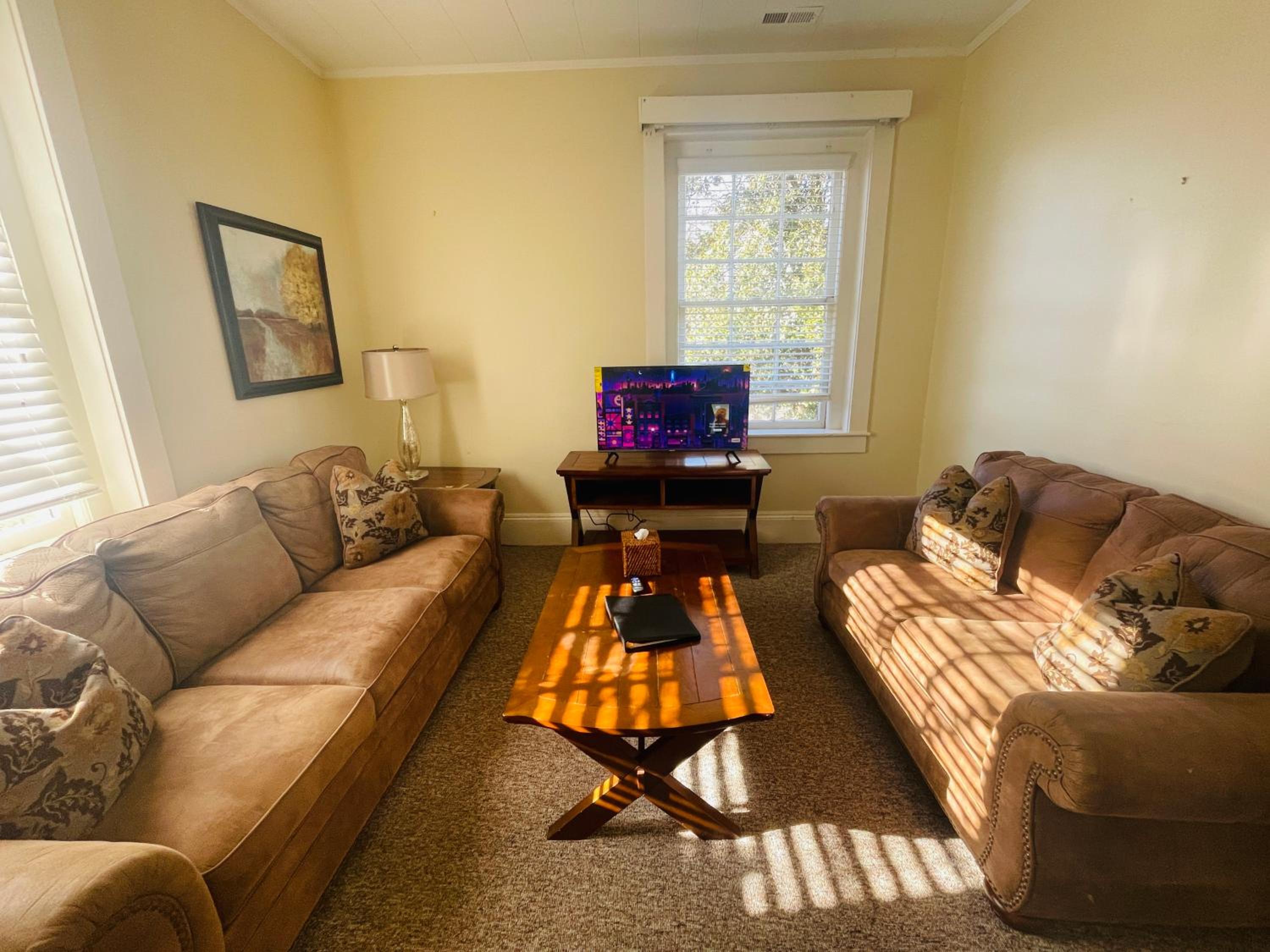 Three-Bedroom Apartment - Photo 15