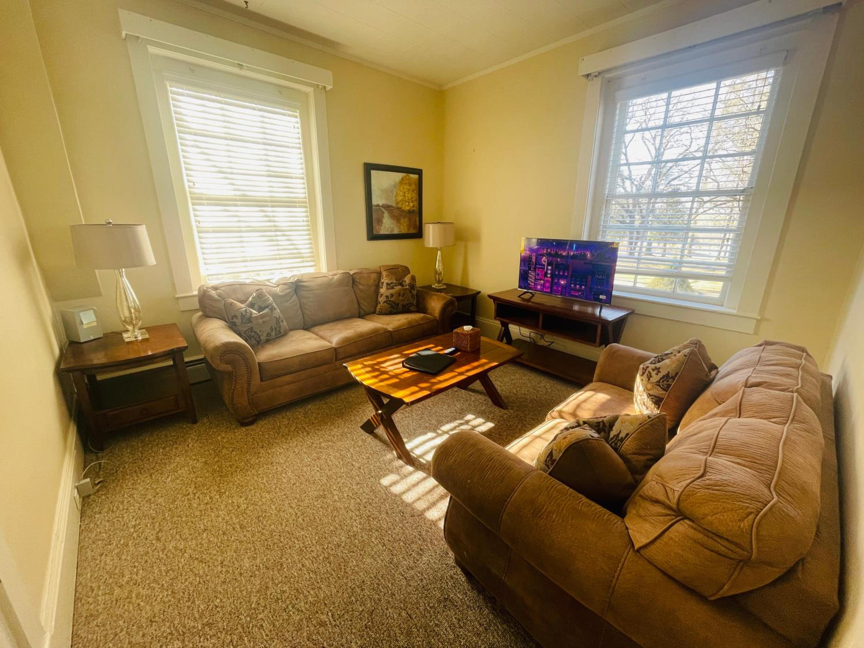 Three-Bedroom Apartment - Photo 14