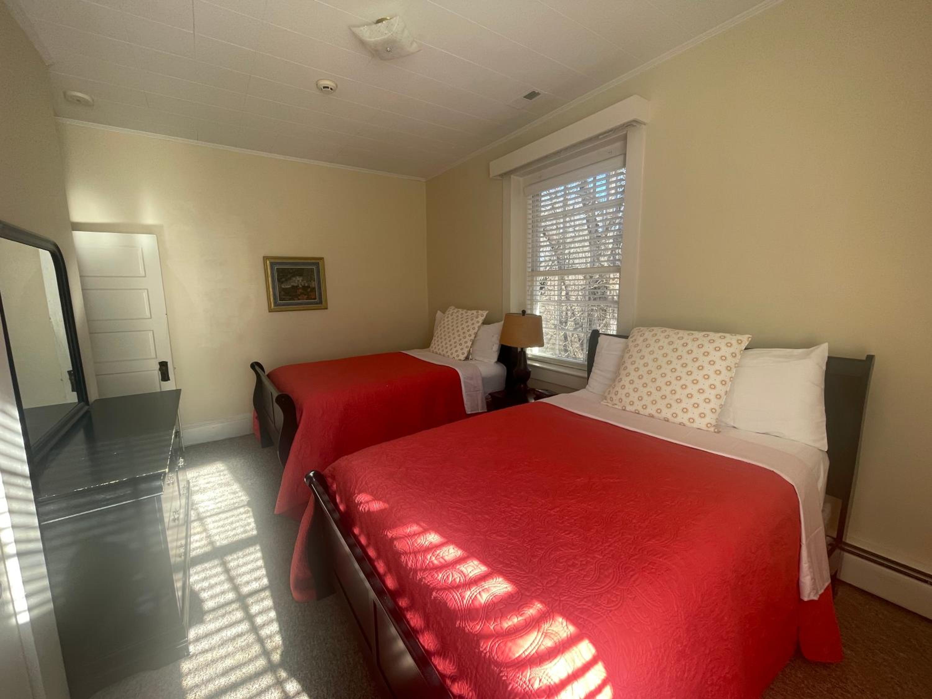 Three-Bedroom Apartment - Photo 18