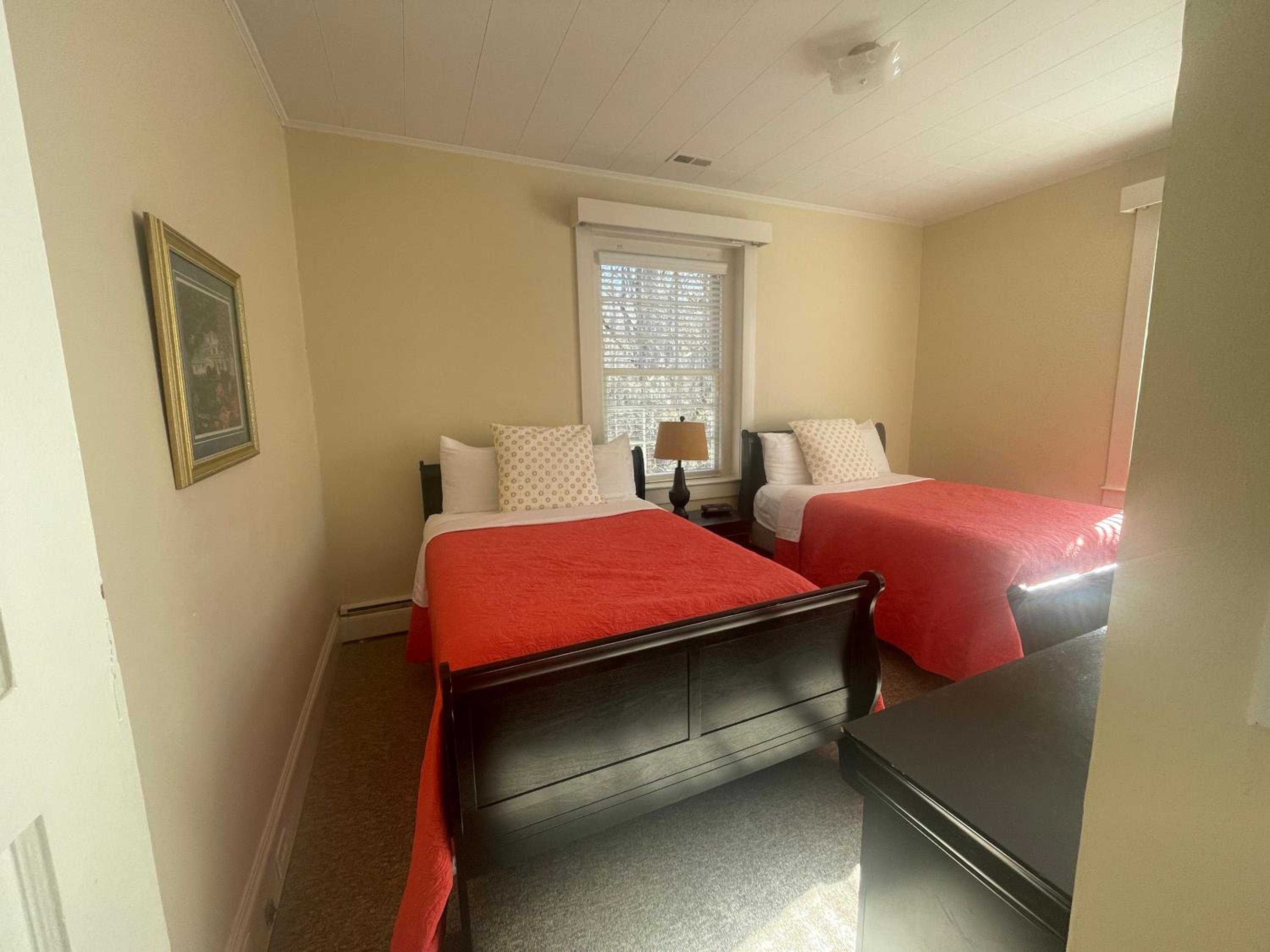 Three-Bedroom Apartment - Photo 19