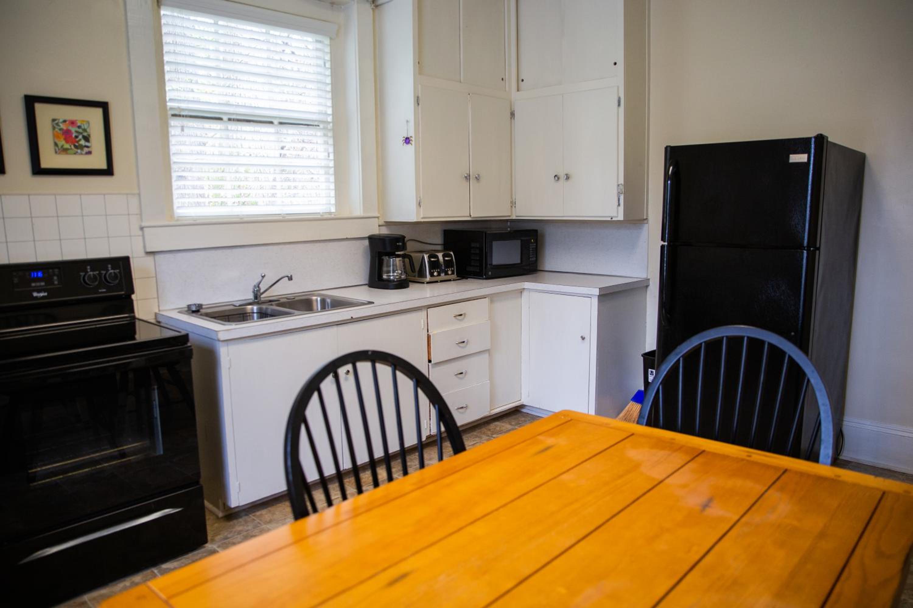 Three-Bedroom Apartment - Photo 8
