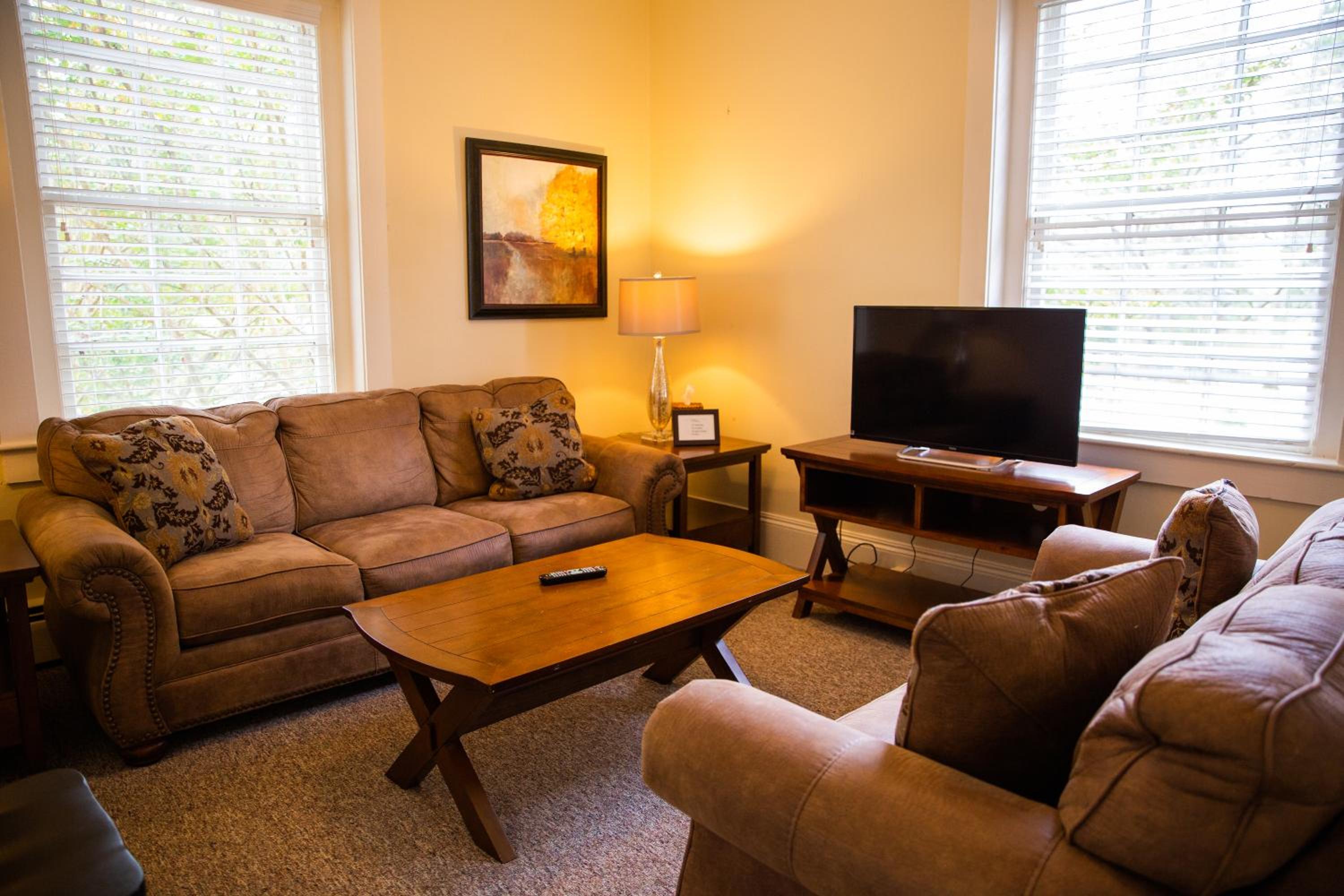 Three-Bedroom Apartment - Photo 21