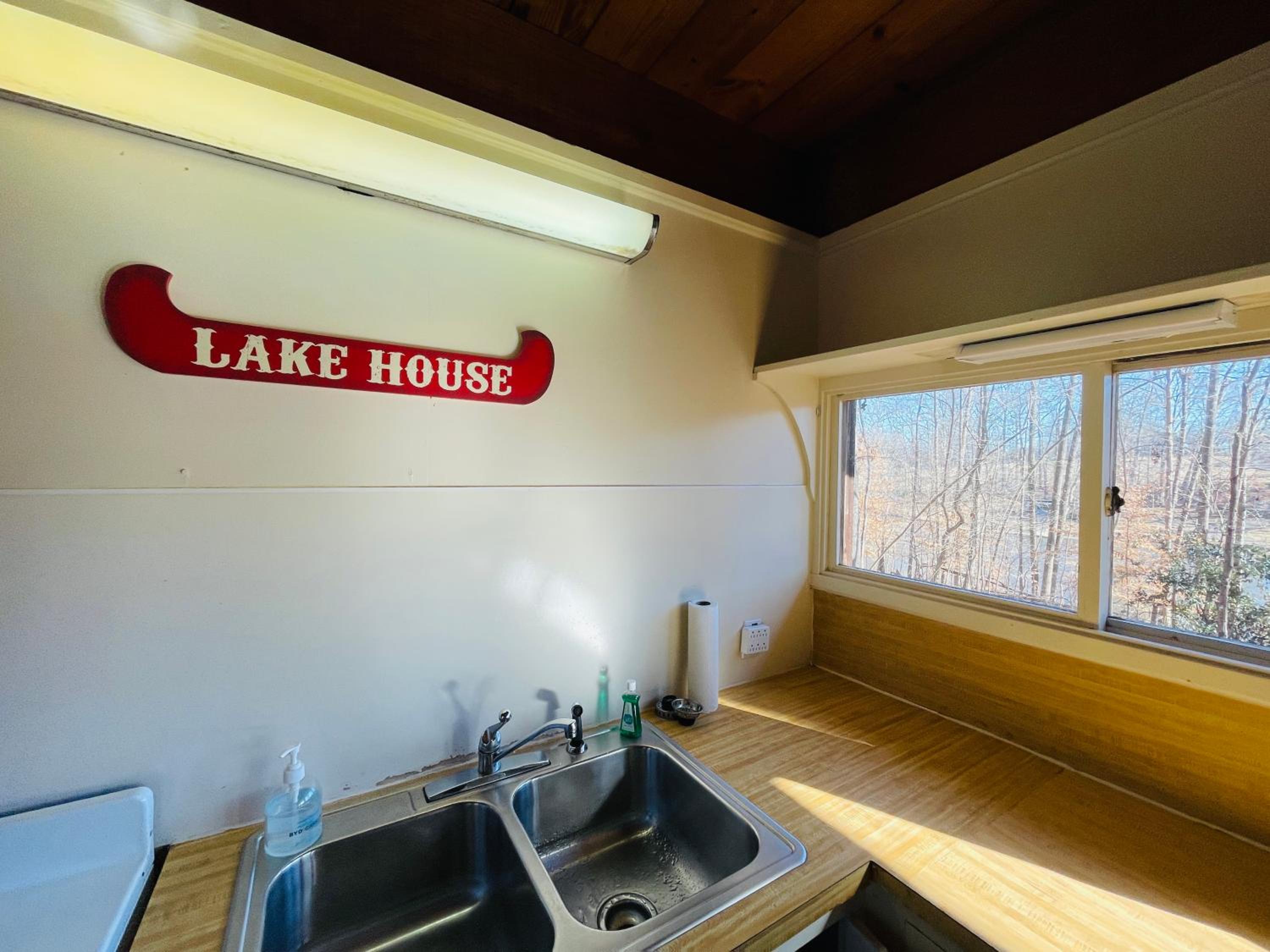 Suite with Lake View - Photo 7