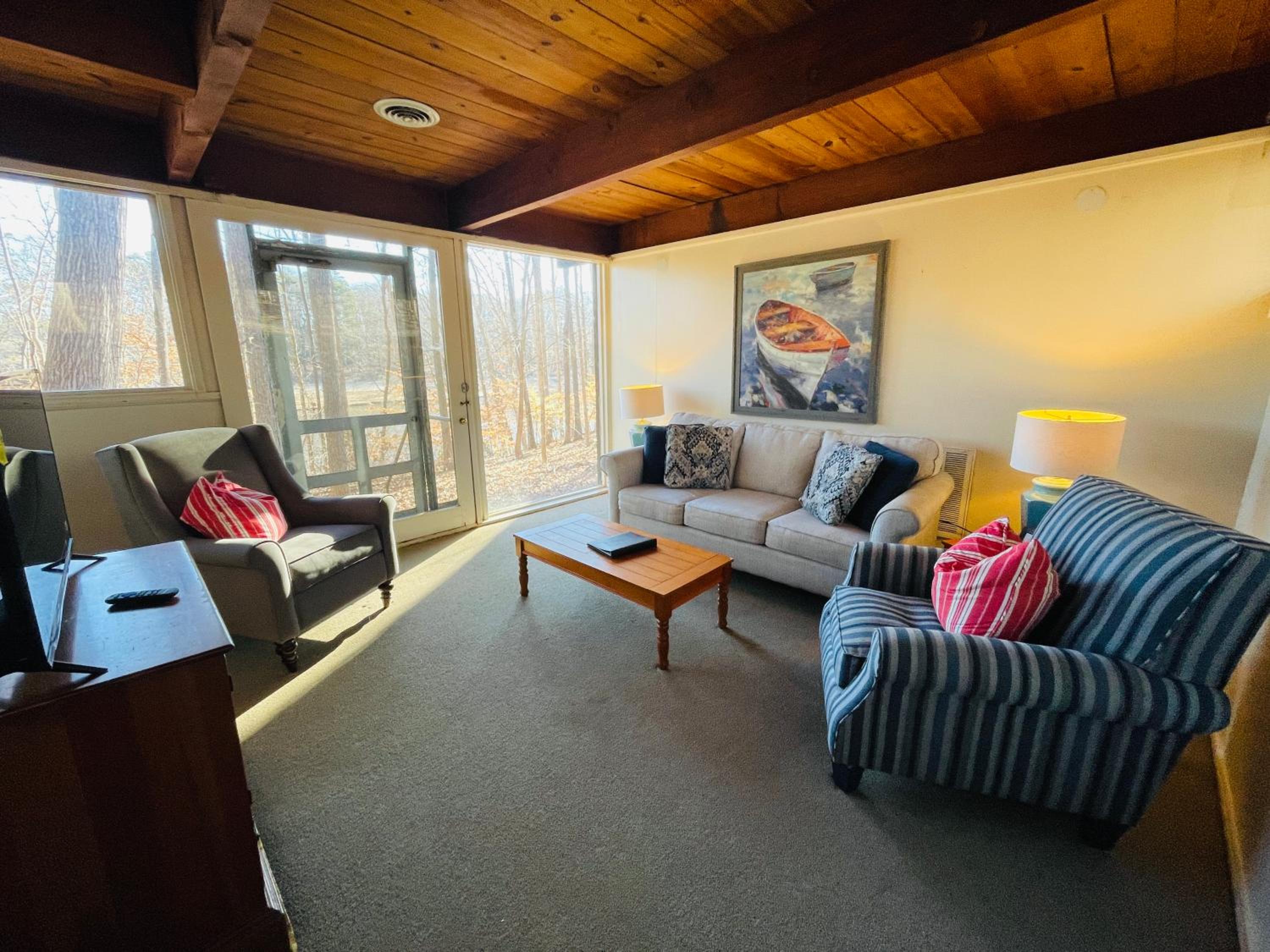 Suite with Lake View - Photo 6