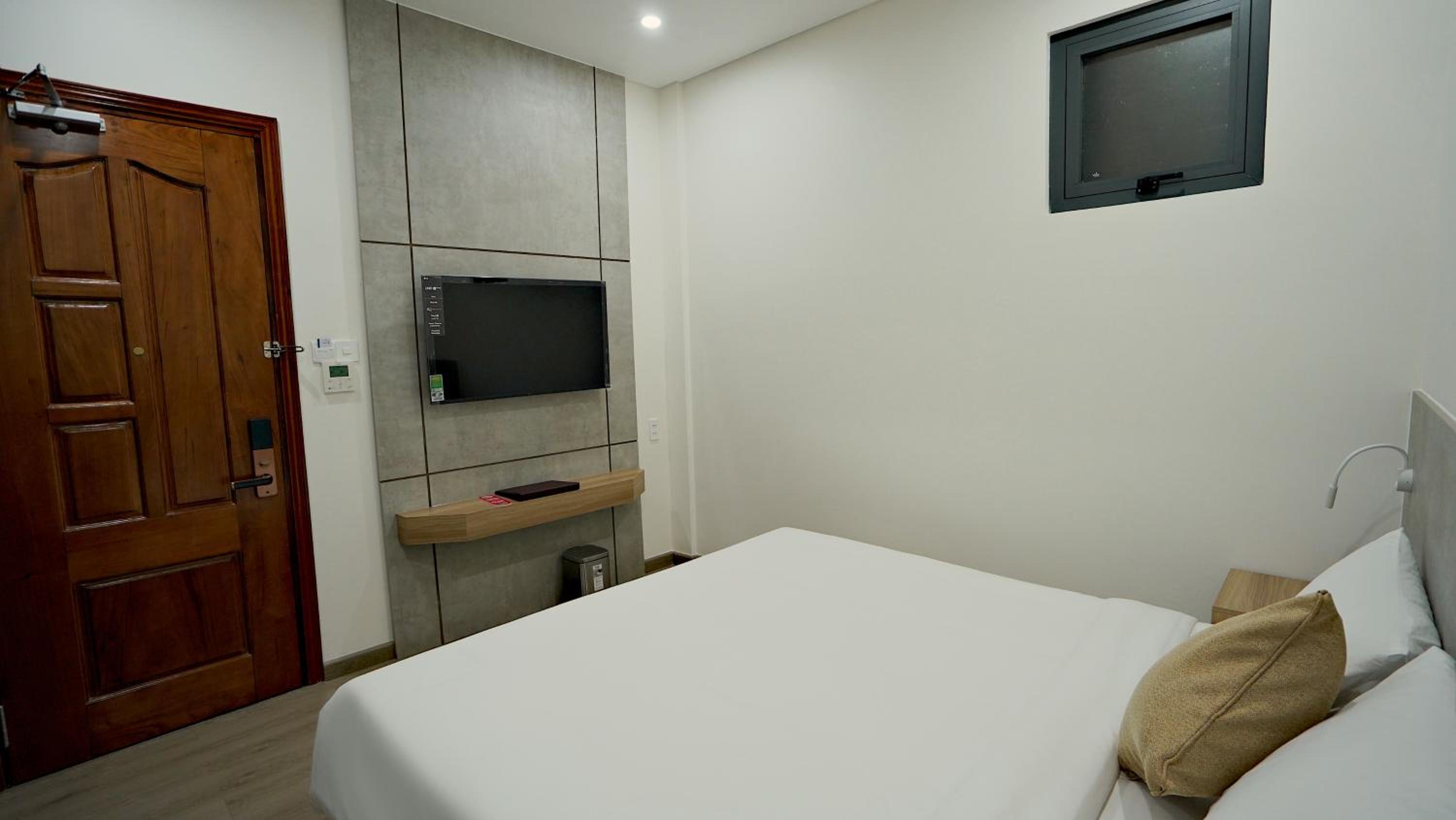 Standard King Room photo 3