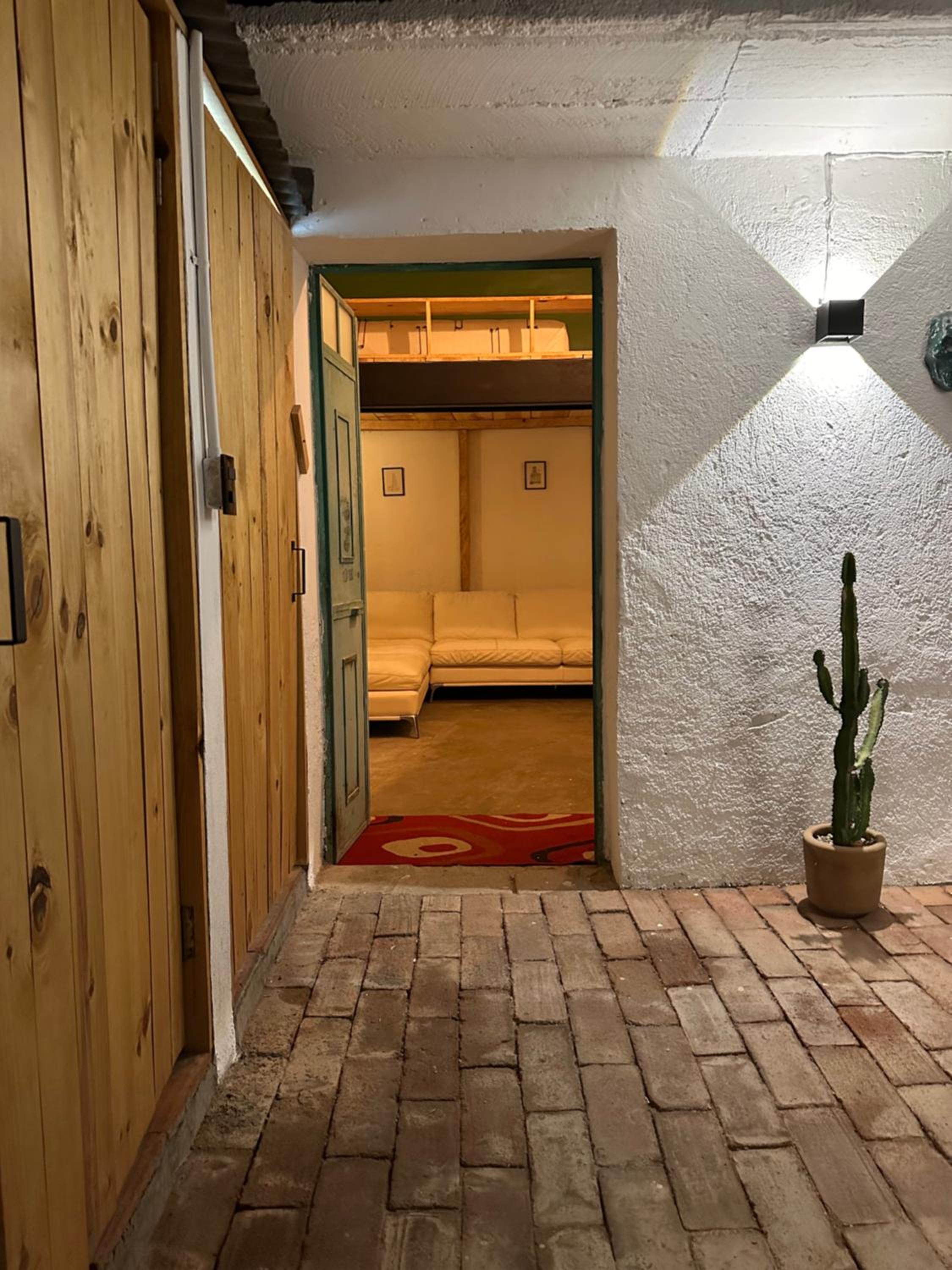 Studio - Split Level