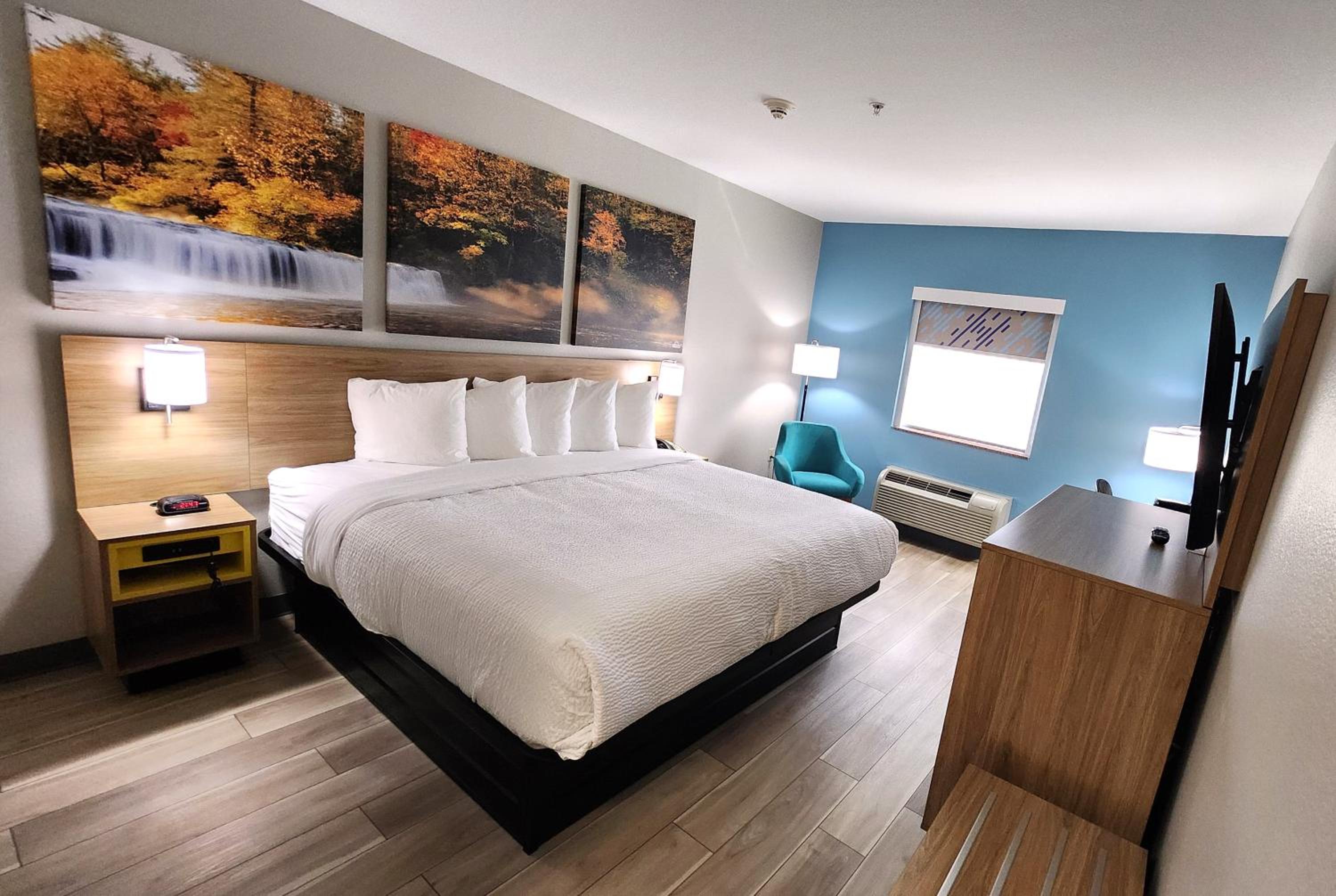 King Room - Non-Smoking - Photo 1