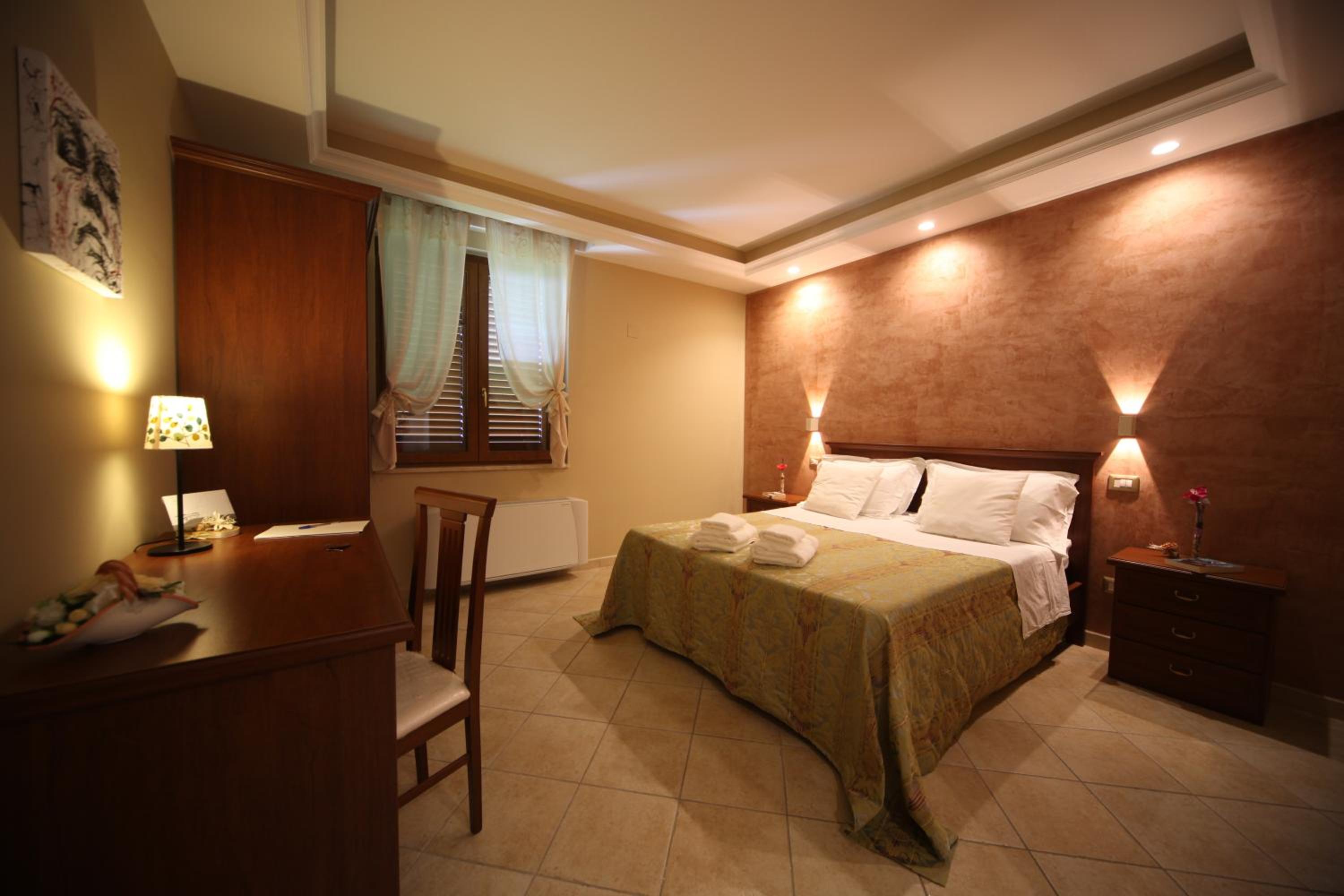 Standard Double Room with Sea View - Photo 2