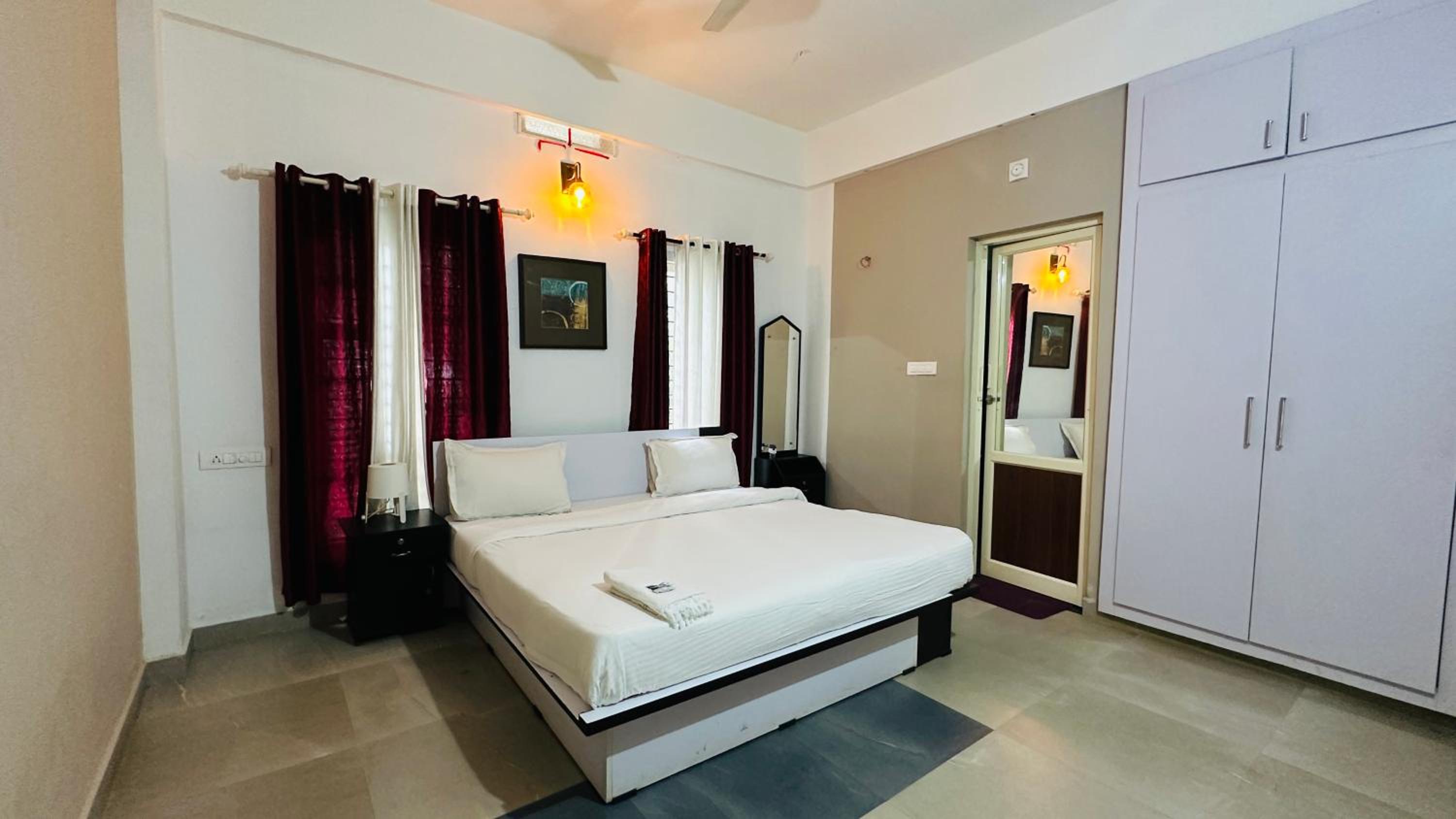 Two-Bedroom Apartment with Mountain View - Photo 1