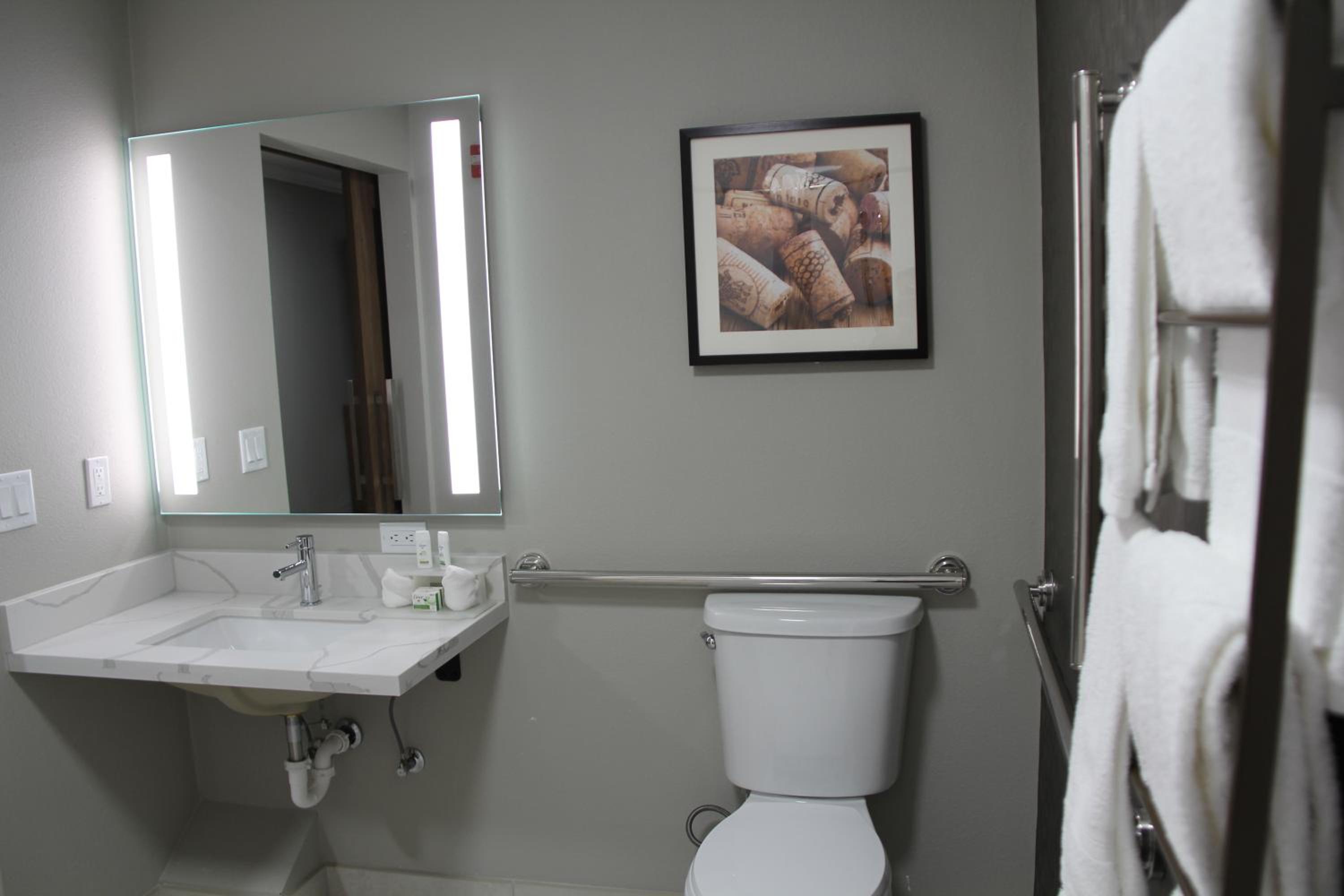 La Quinta Inn & Suites by Wyndham Yakima Downtown, Photo 2