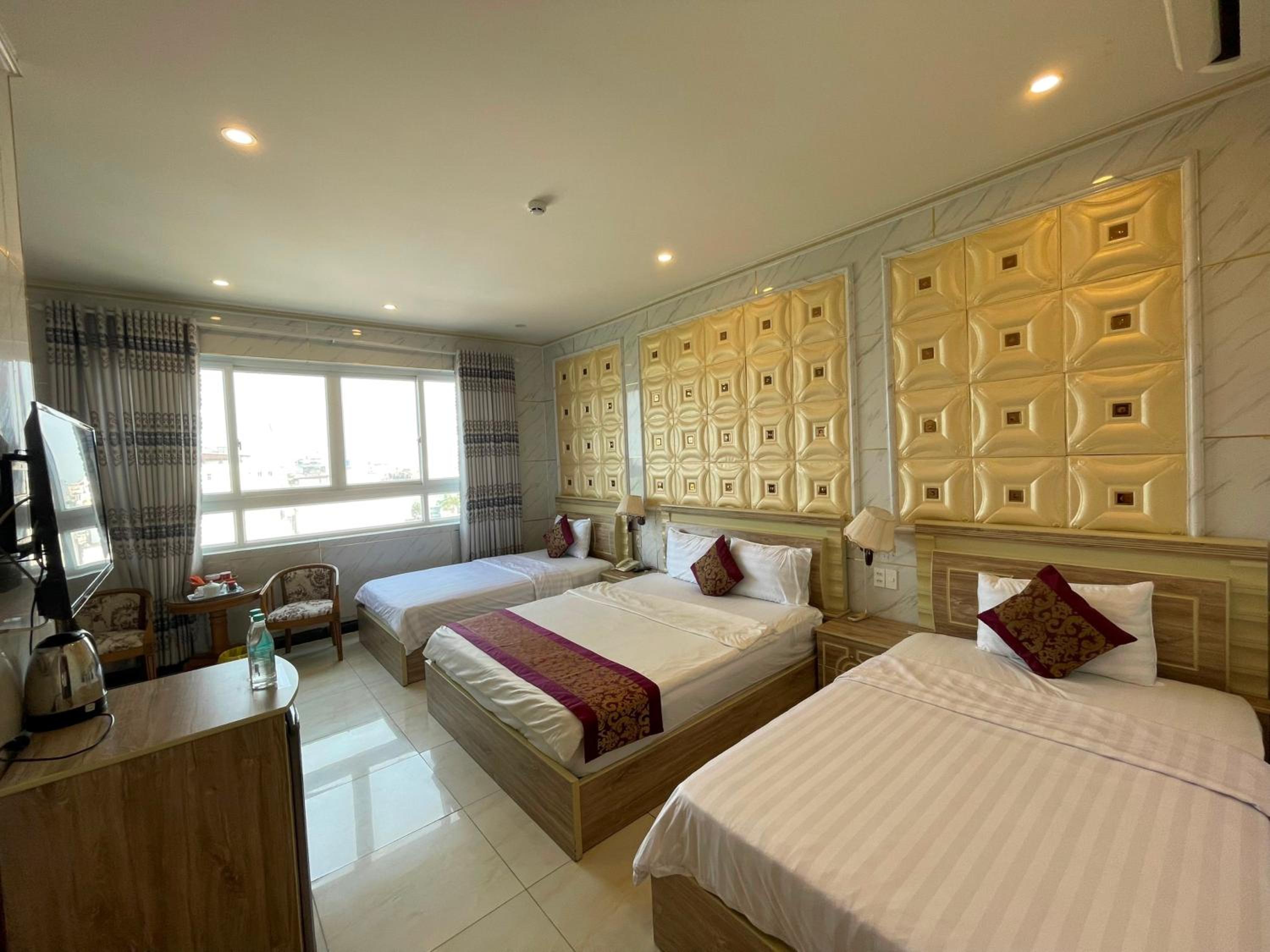 Deluxe Quadruple Room - Photo 6