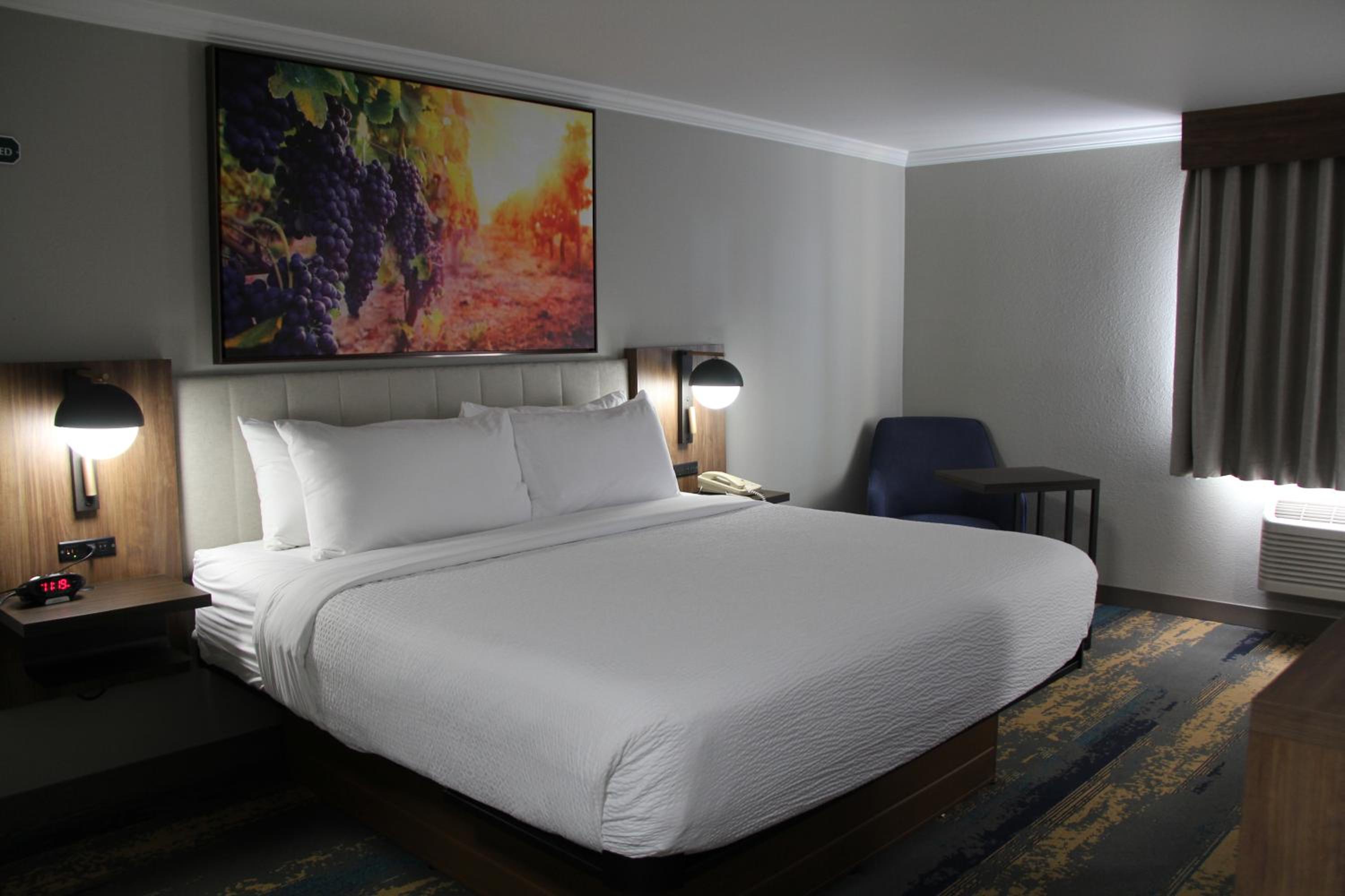 La Quinta Inn & Suites by Wyndham Yakima Downtown, Photo 5