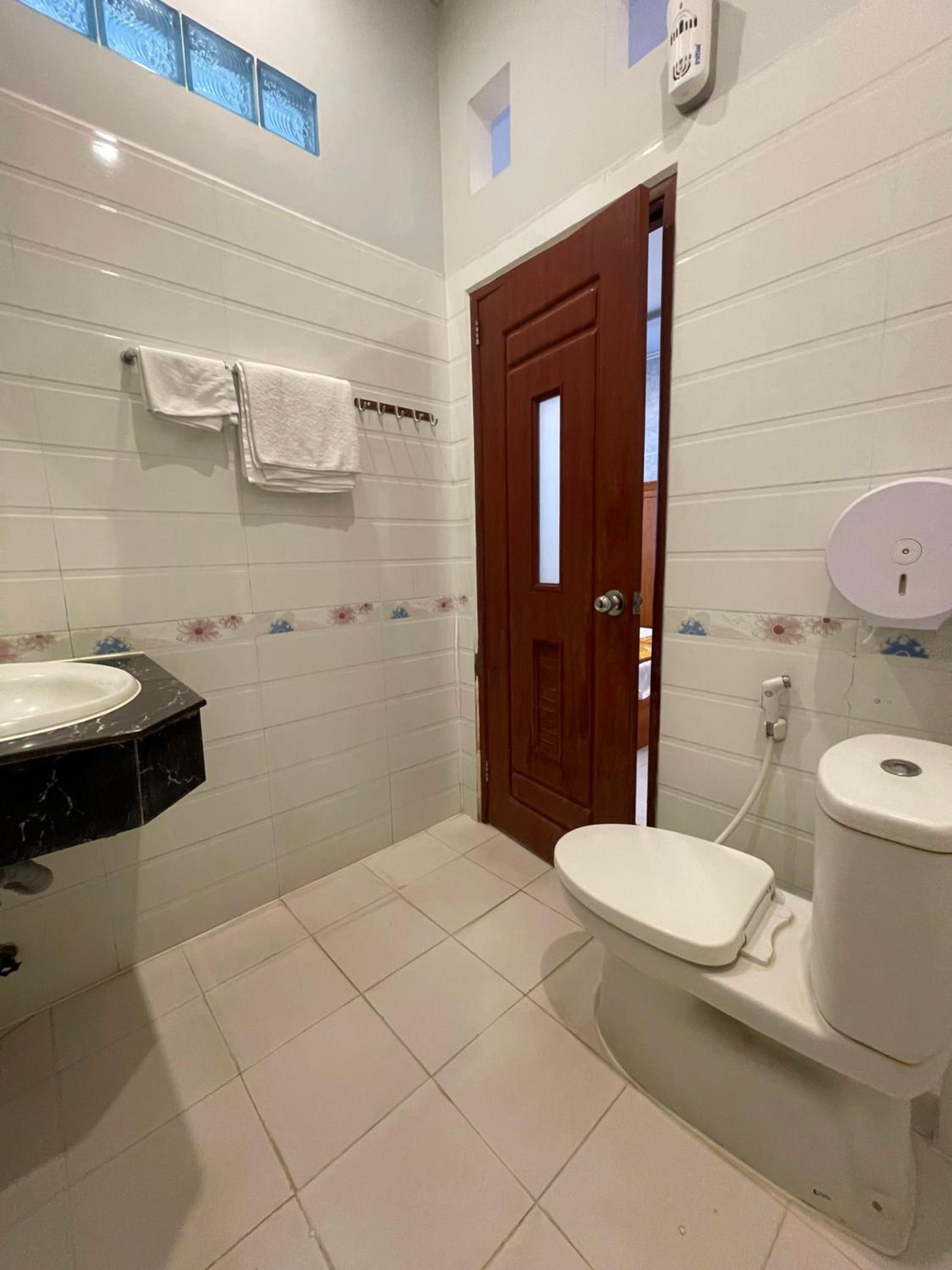 Standard Double Room - Photo 7