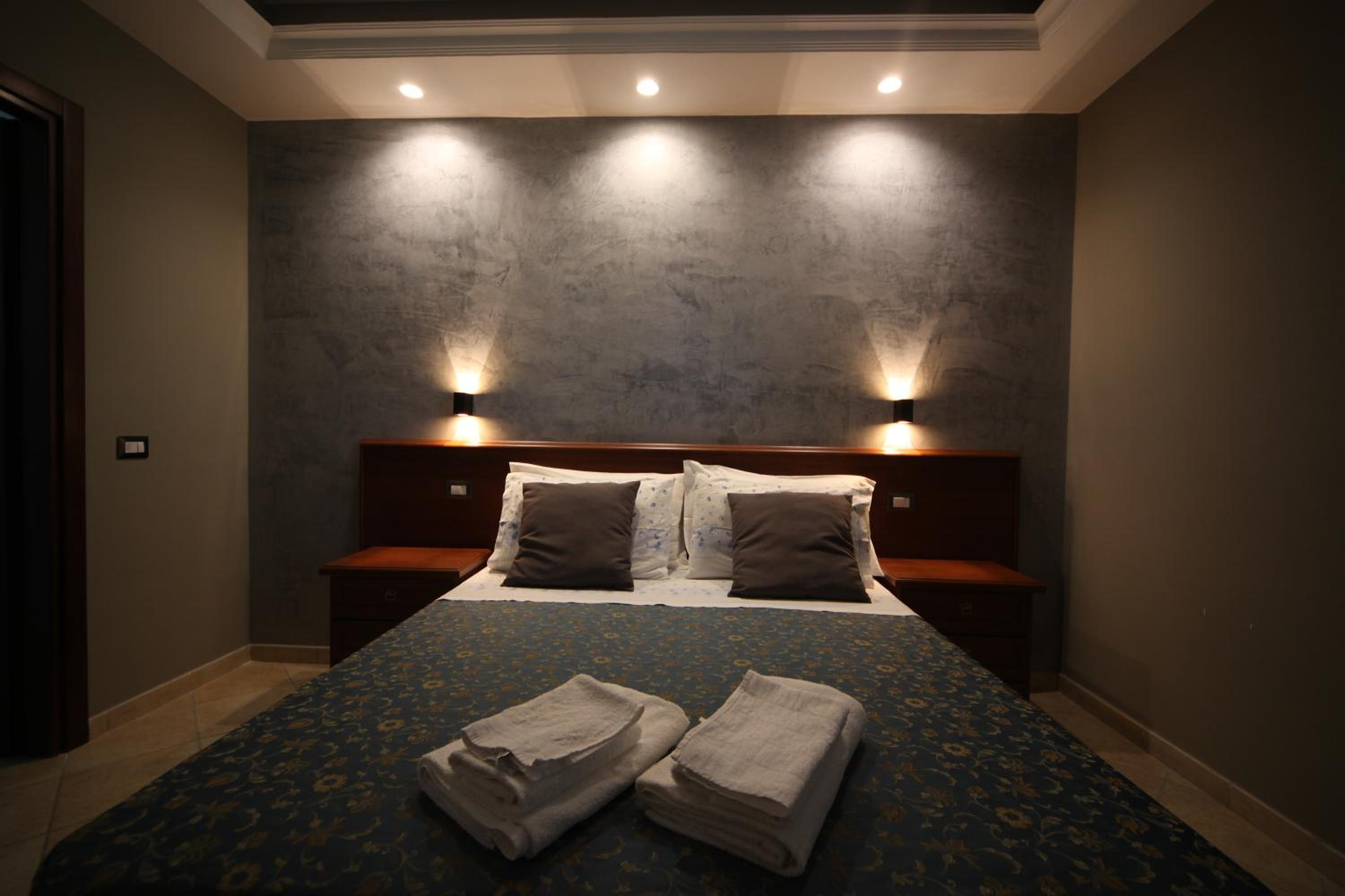Standard Double Room - Photo 4
