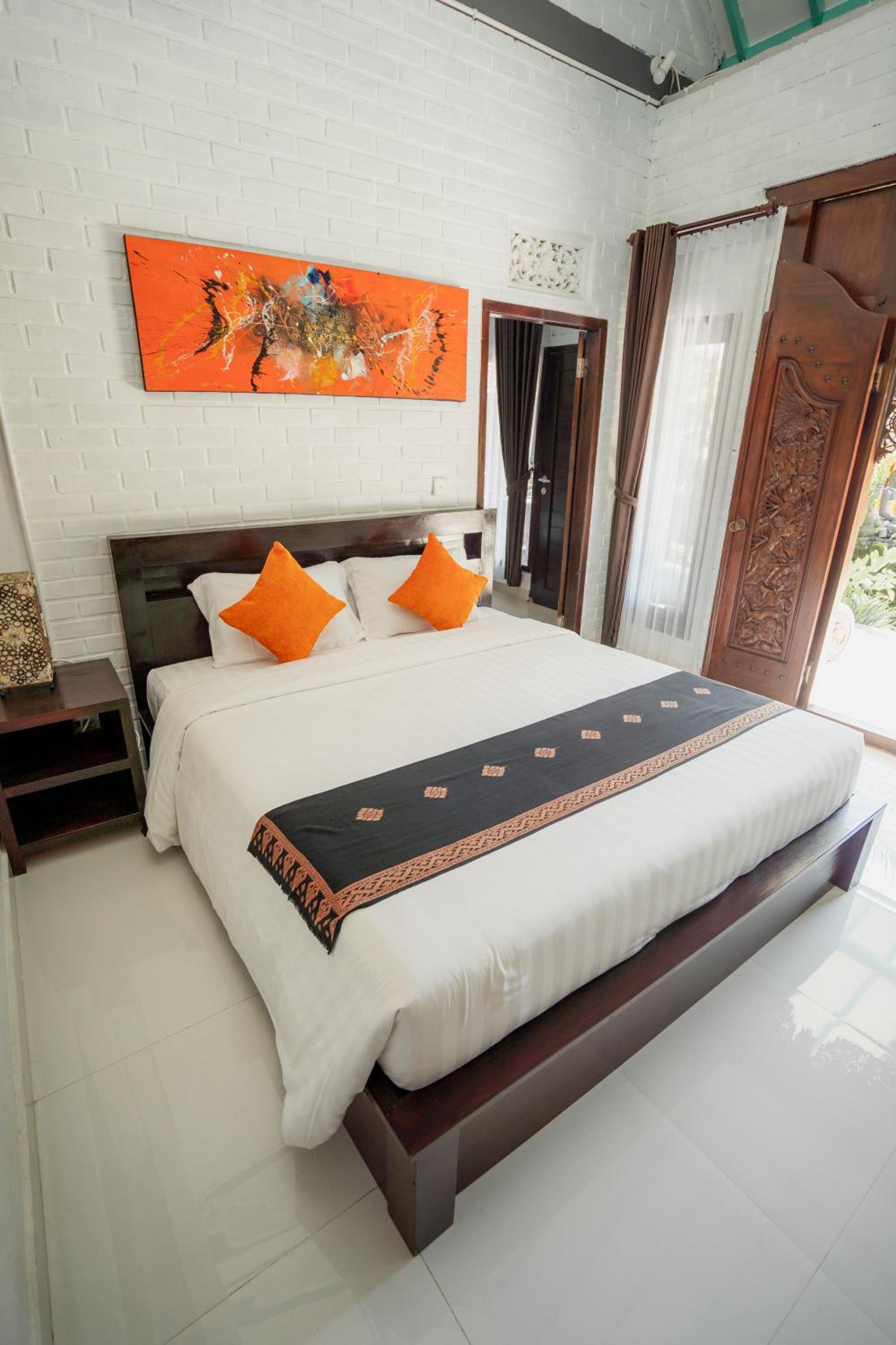 Family Room with Garden View - Photo 37